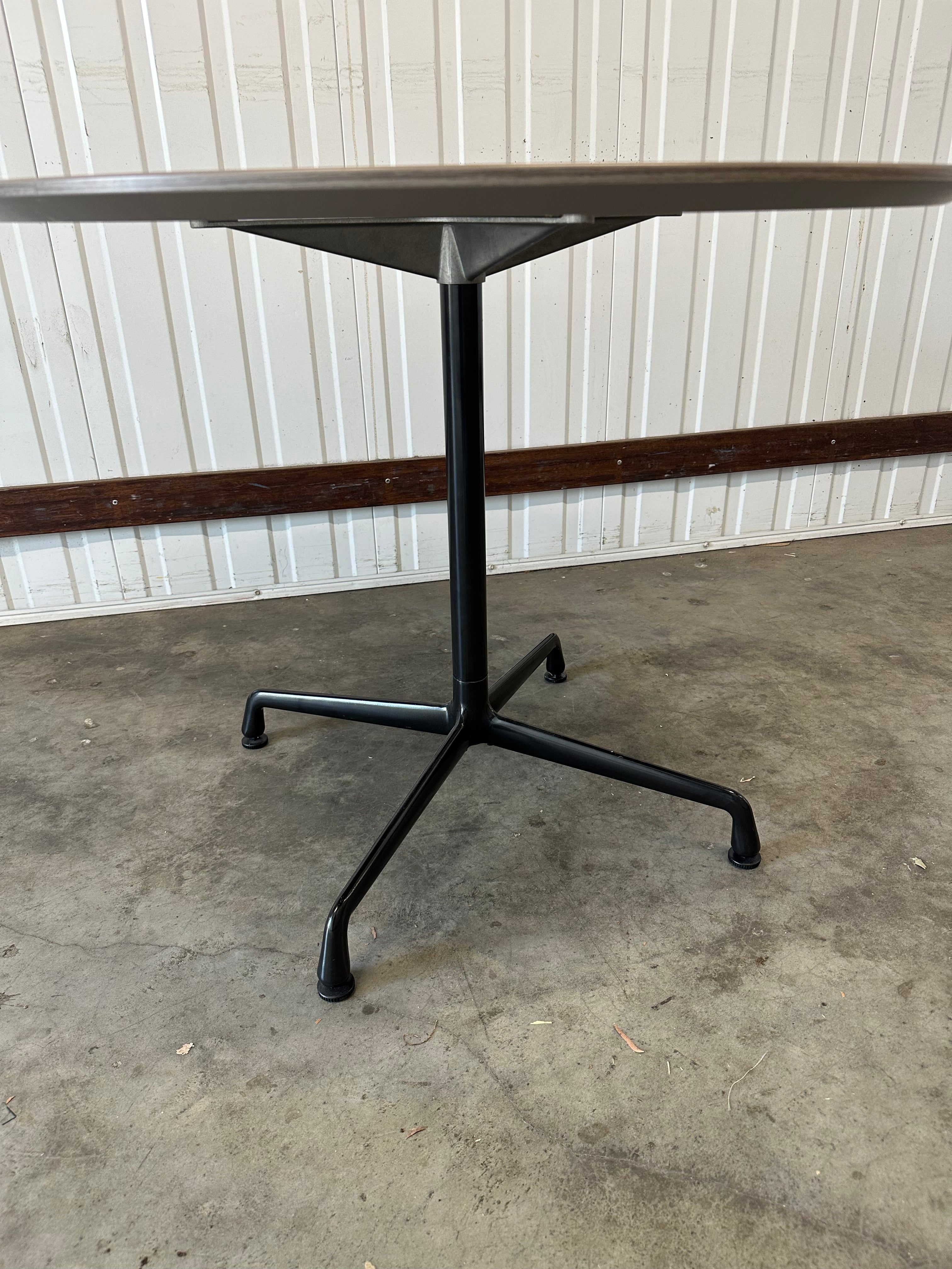 Herman Miller Eames Round Group Table / Meeting Table – Oak Top