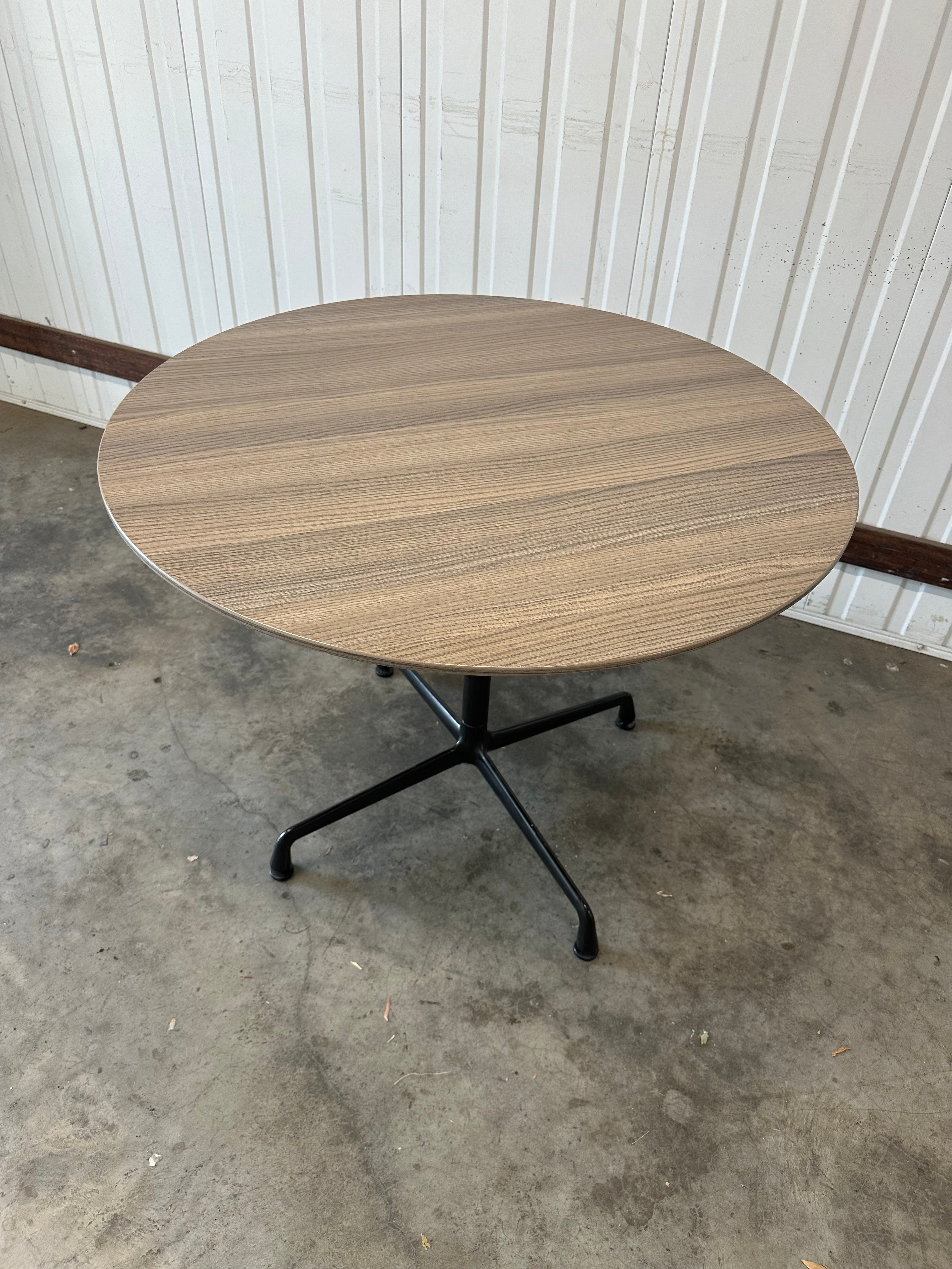 Herman Miller Eames Round Group Table / Meeting Table – Oak Top