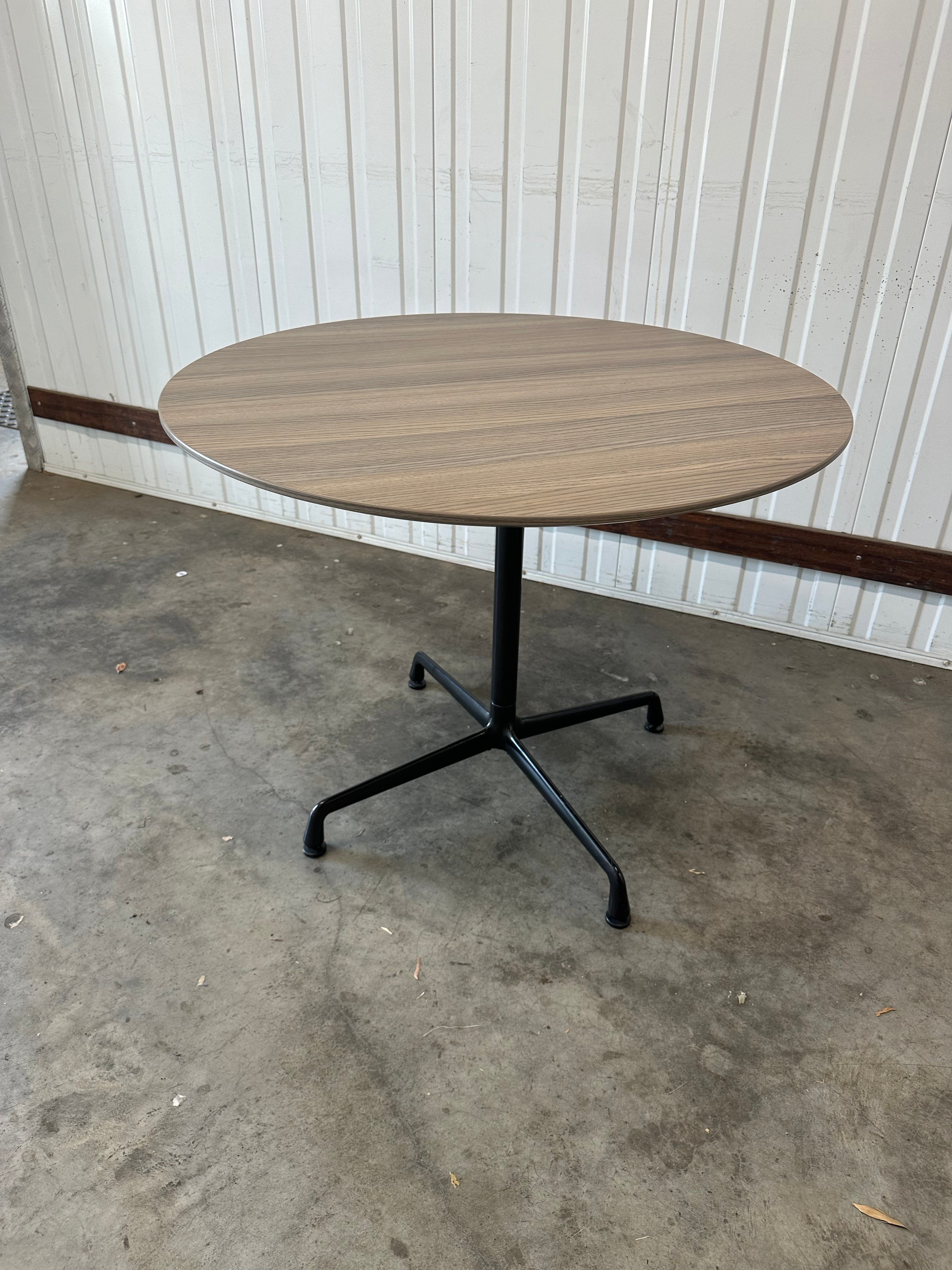 Herman Miller Eames Round Group Table / Meeting Table – Oak Top