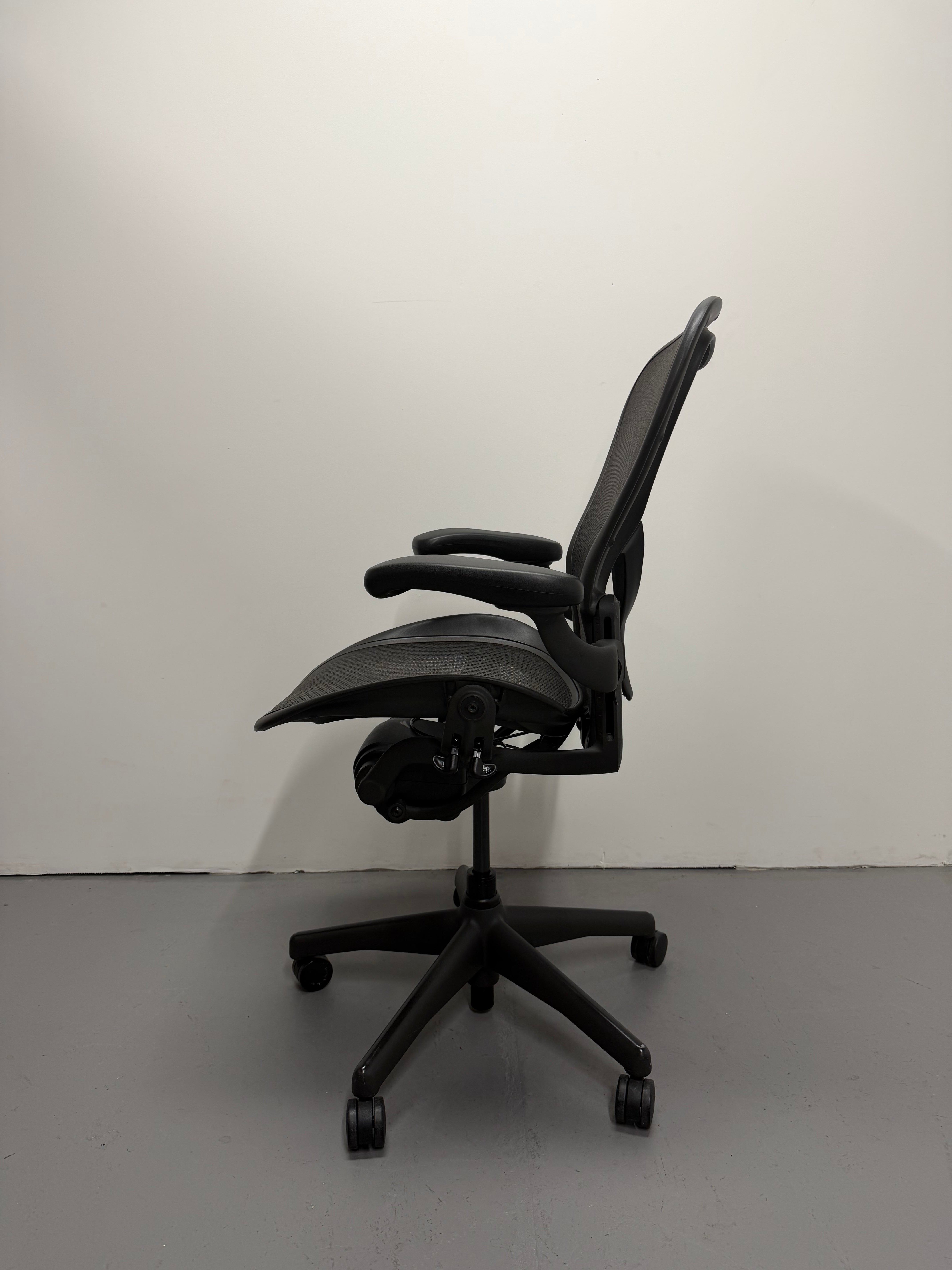 Herman Miller Aeron Chair with Armrests – Size C