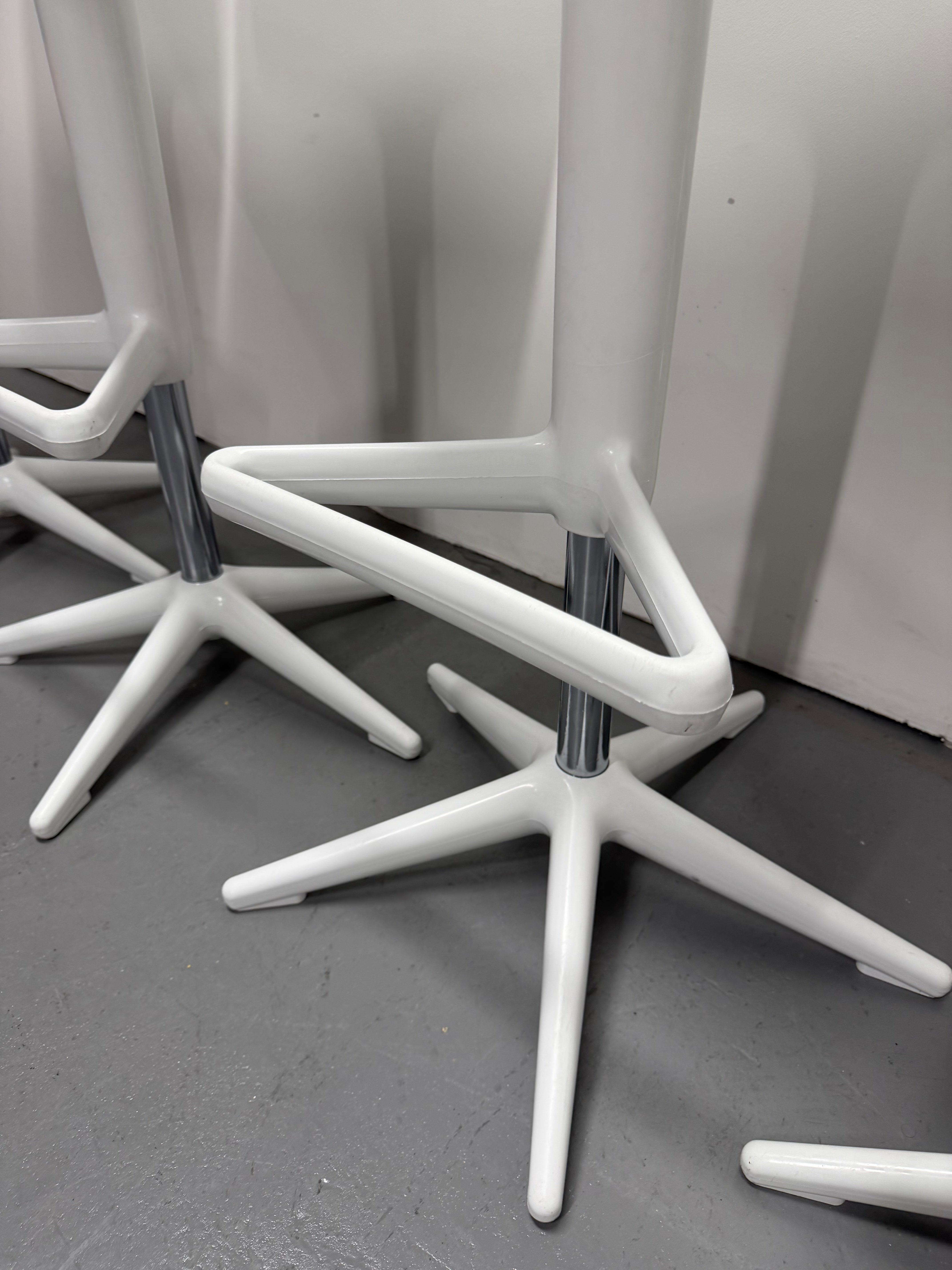 Kartell Spoon Bar Stool – White | Antonio Citterio & Toan Nguyen