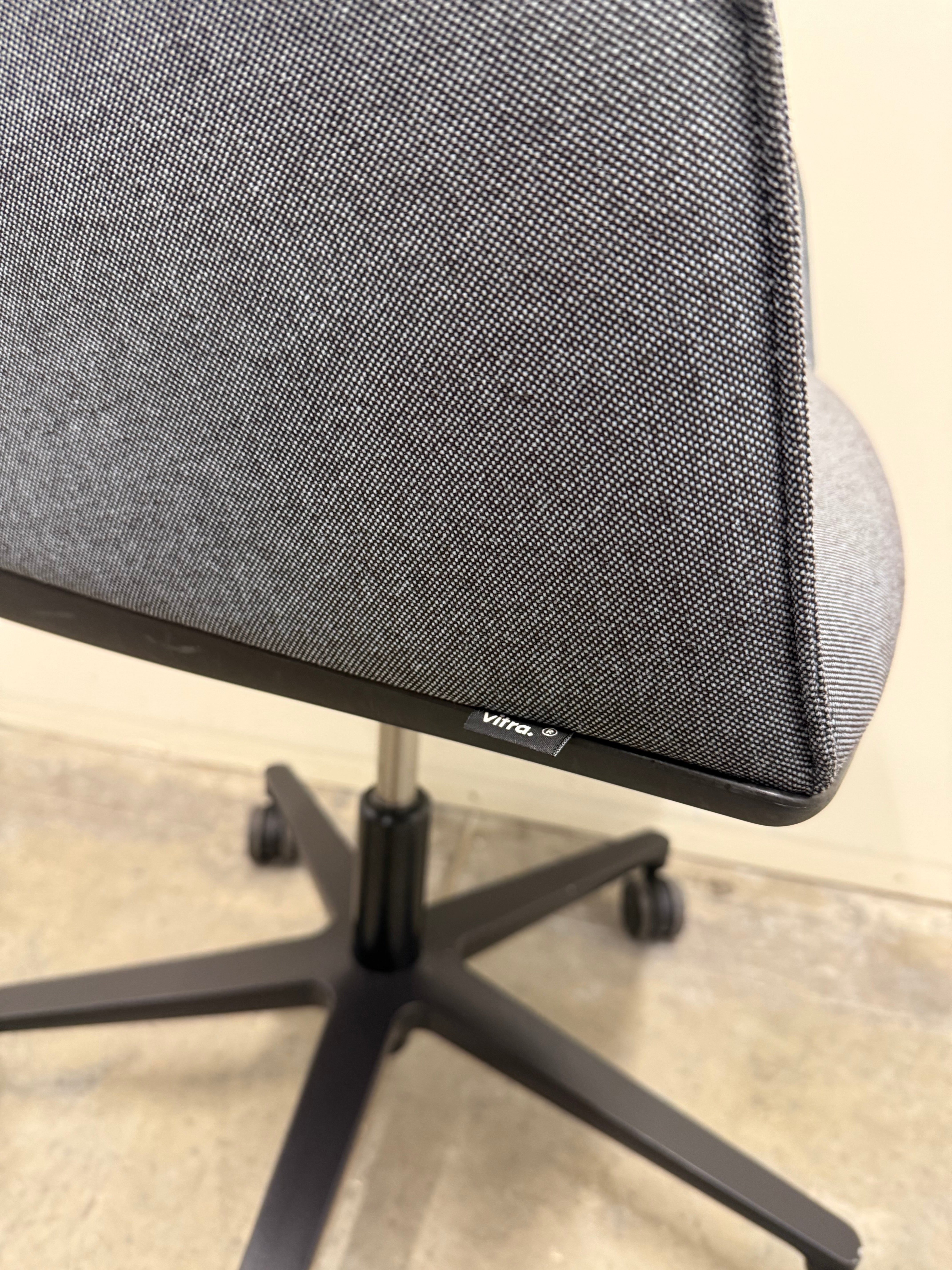 Vitra Softshell Chair – Grey Fabric with 5-Star Base on Castors