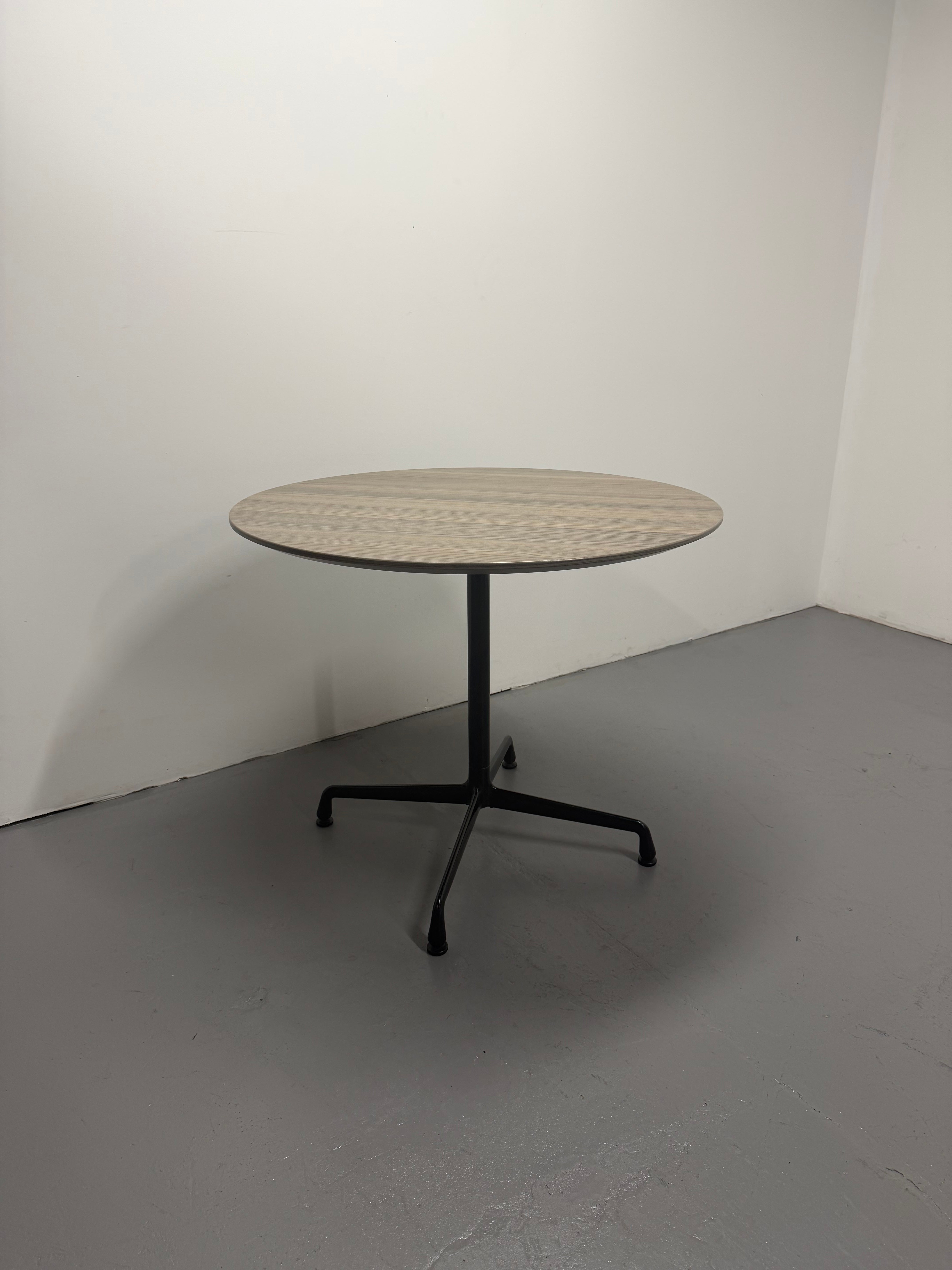 Herman Miller Eames Round Group Table / Meeting Table – Oak Top