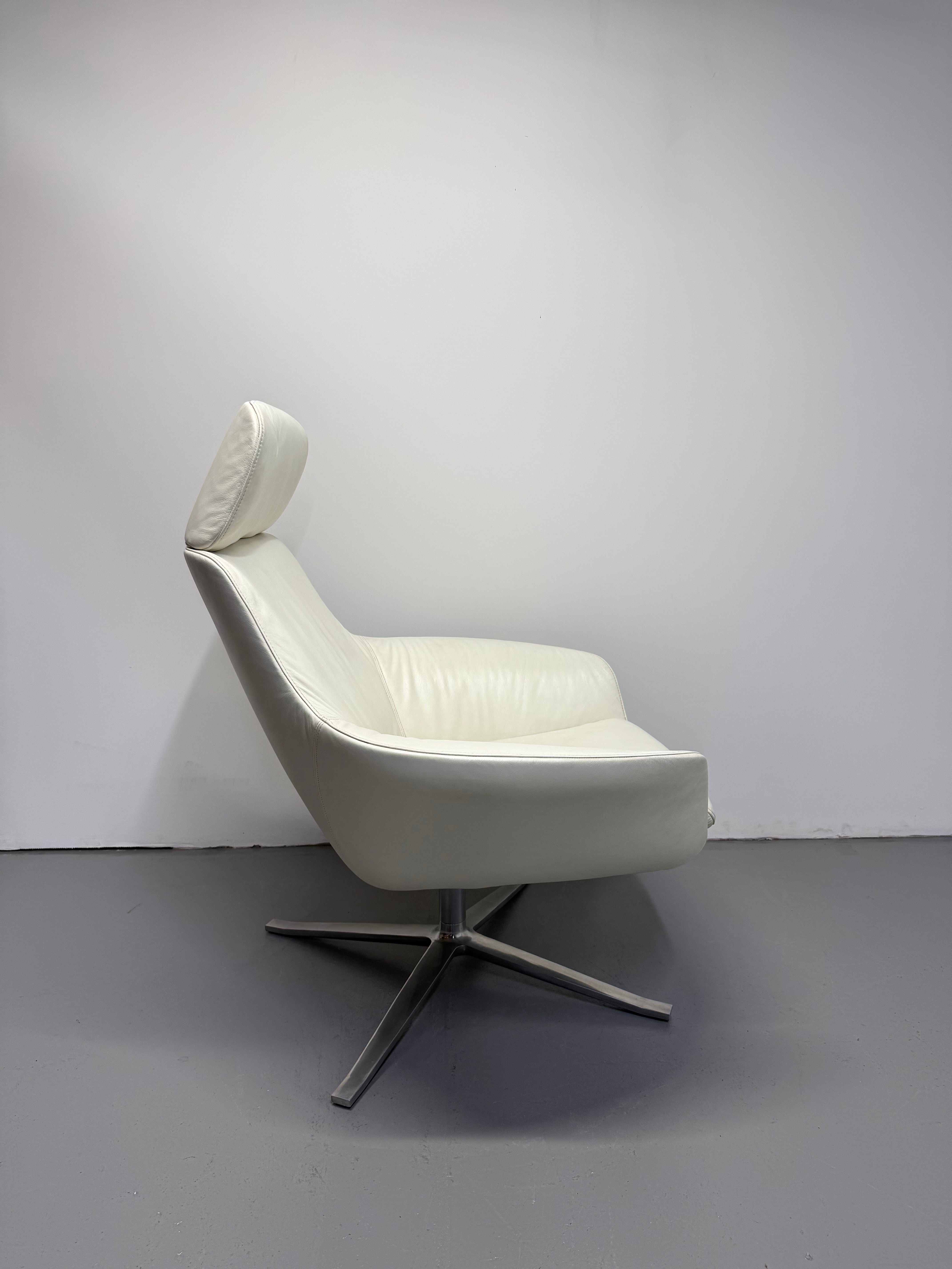 Walter Knoll Oscar Armchair with Headrest – Off-White Leather