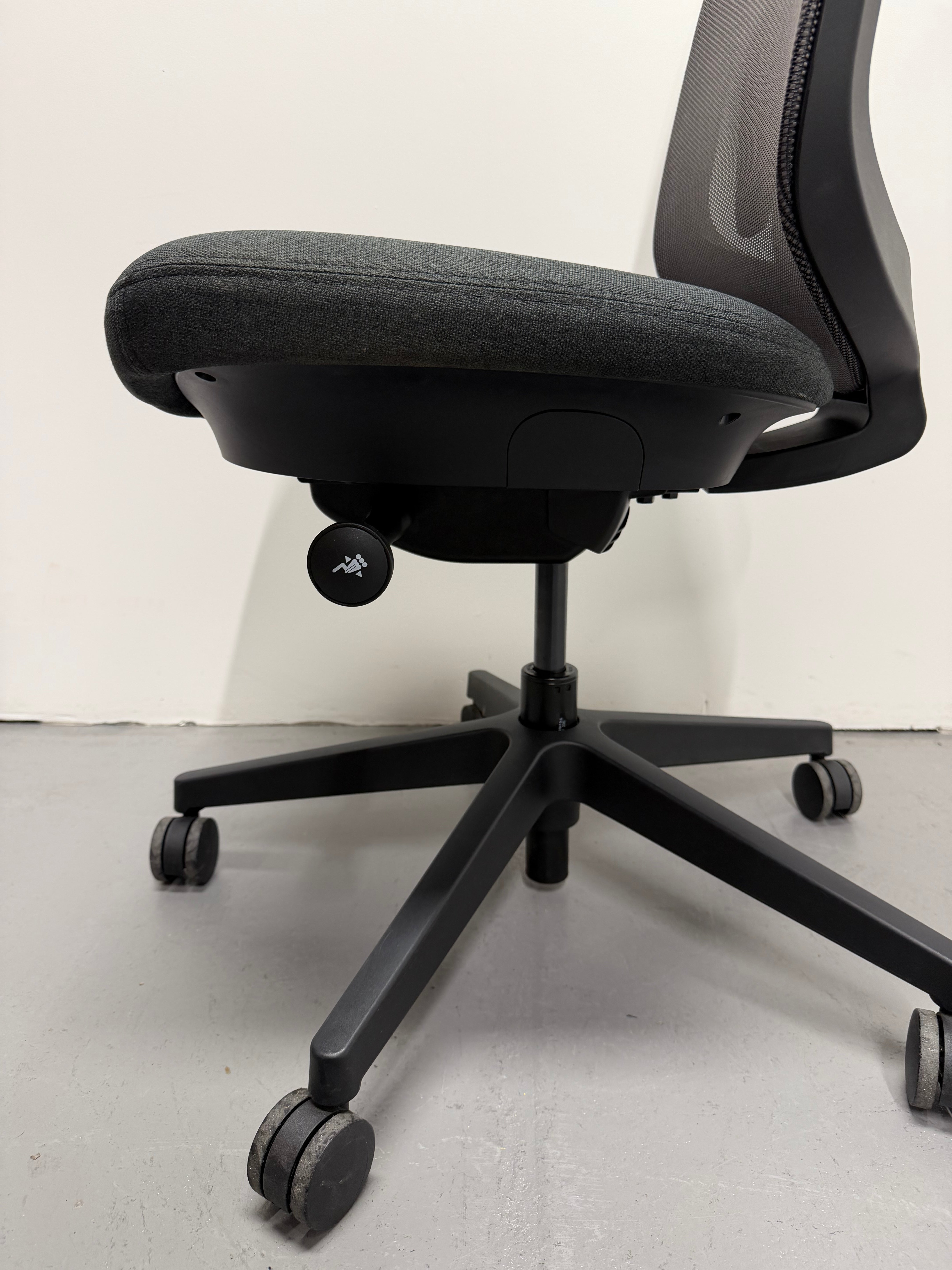 Herman Miller Verus Suspension Back Task Chair - No Arms