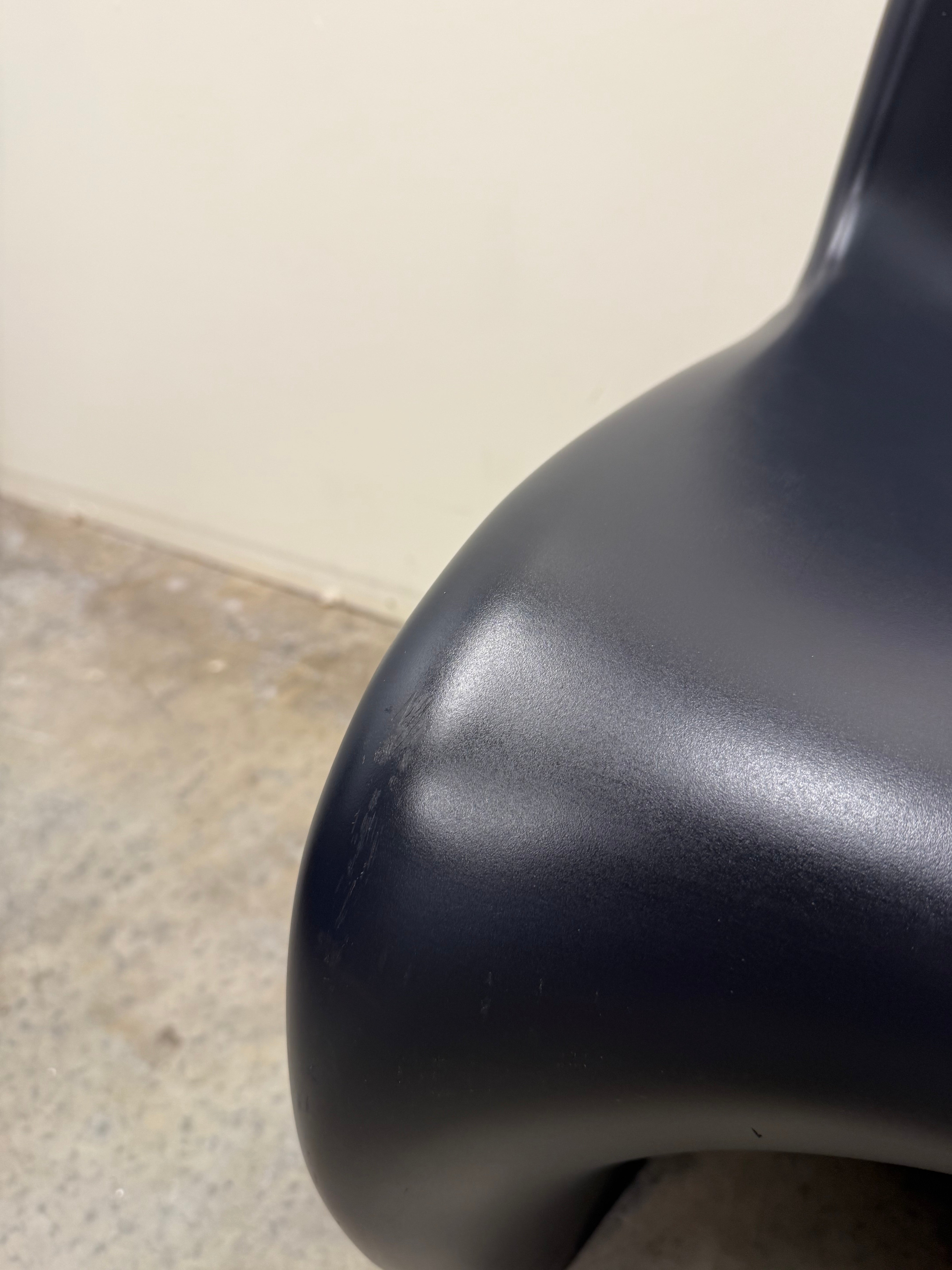 Vitra Panton Chair – Black / Plastic Shell
