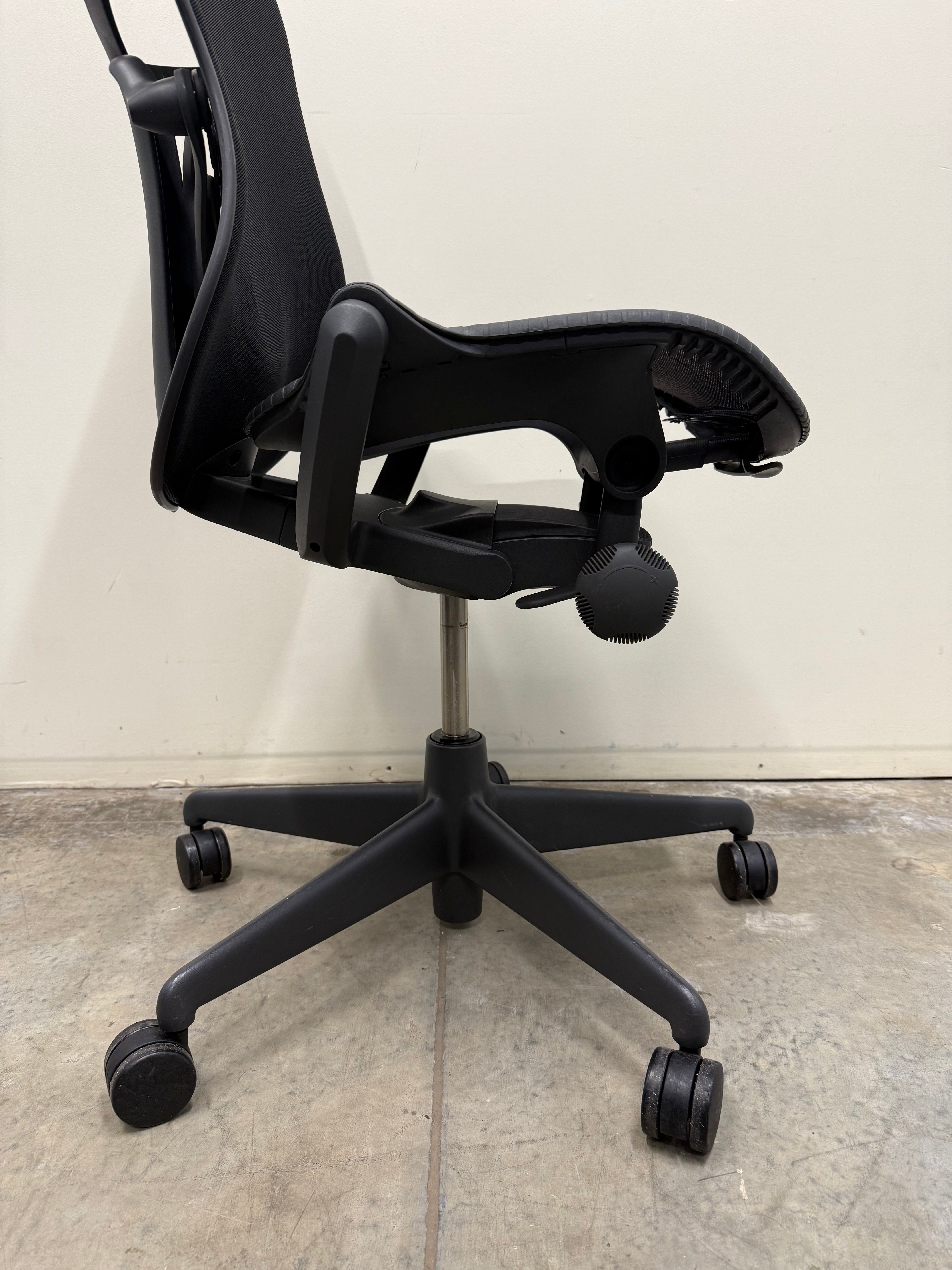 Herman Miller Mirra 2 Chair – No Arms / Black Mesh
