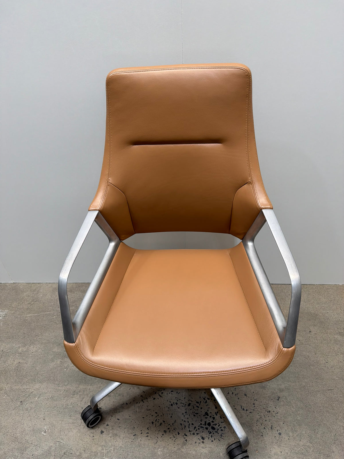 Wilkhahn Graph 301/5 Chair by jehs+laub – Tan Leather, Polished Aluminium – view 10 – pre-owned