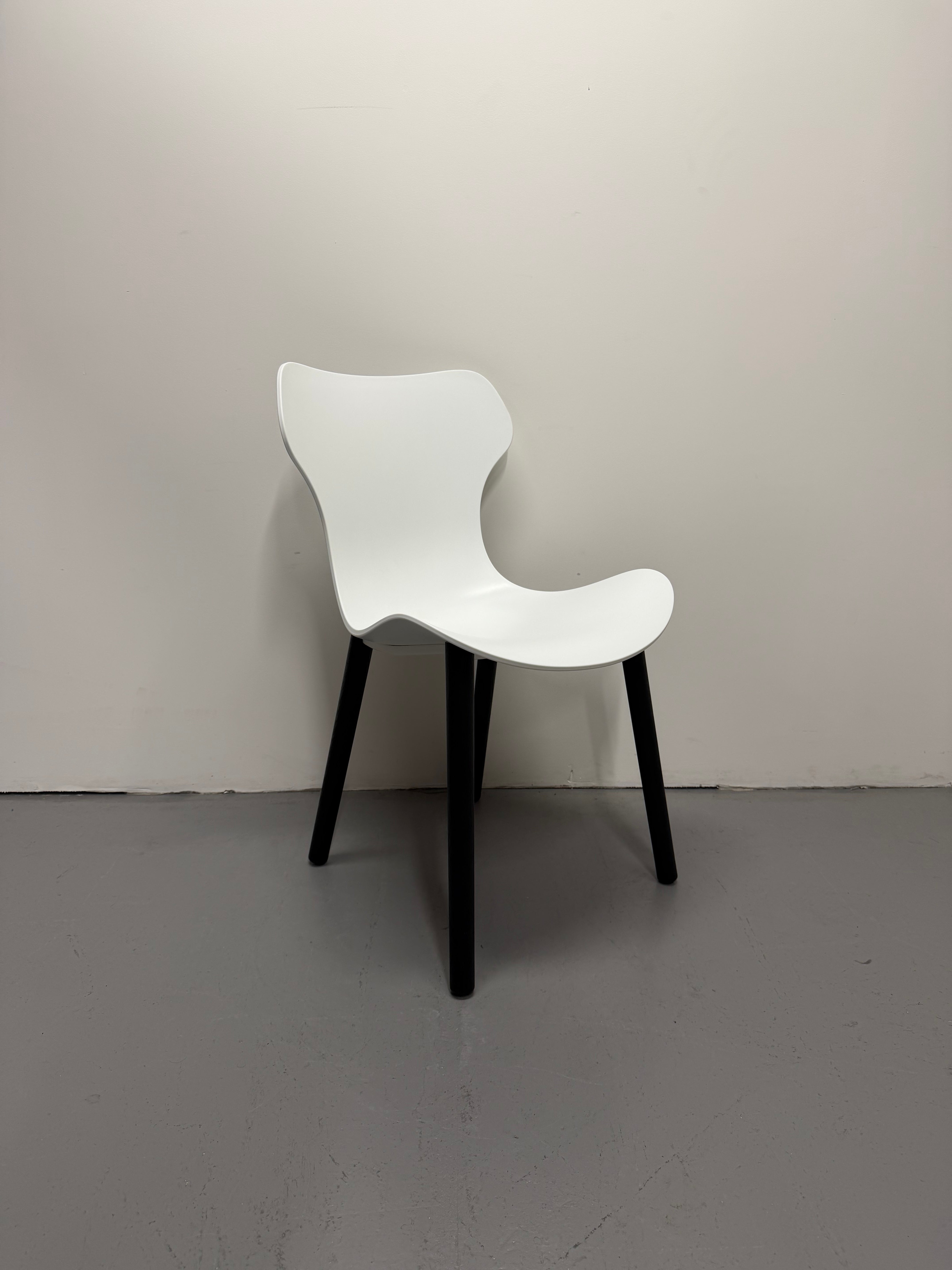 B&B Italia Papilio Shell Dining Chair | Ex-Showroom