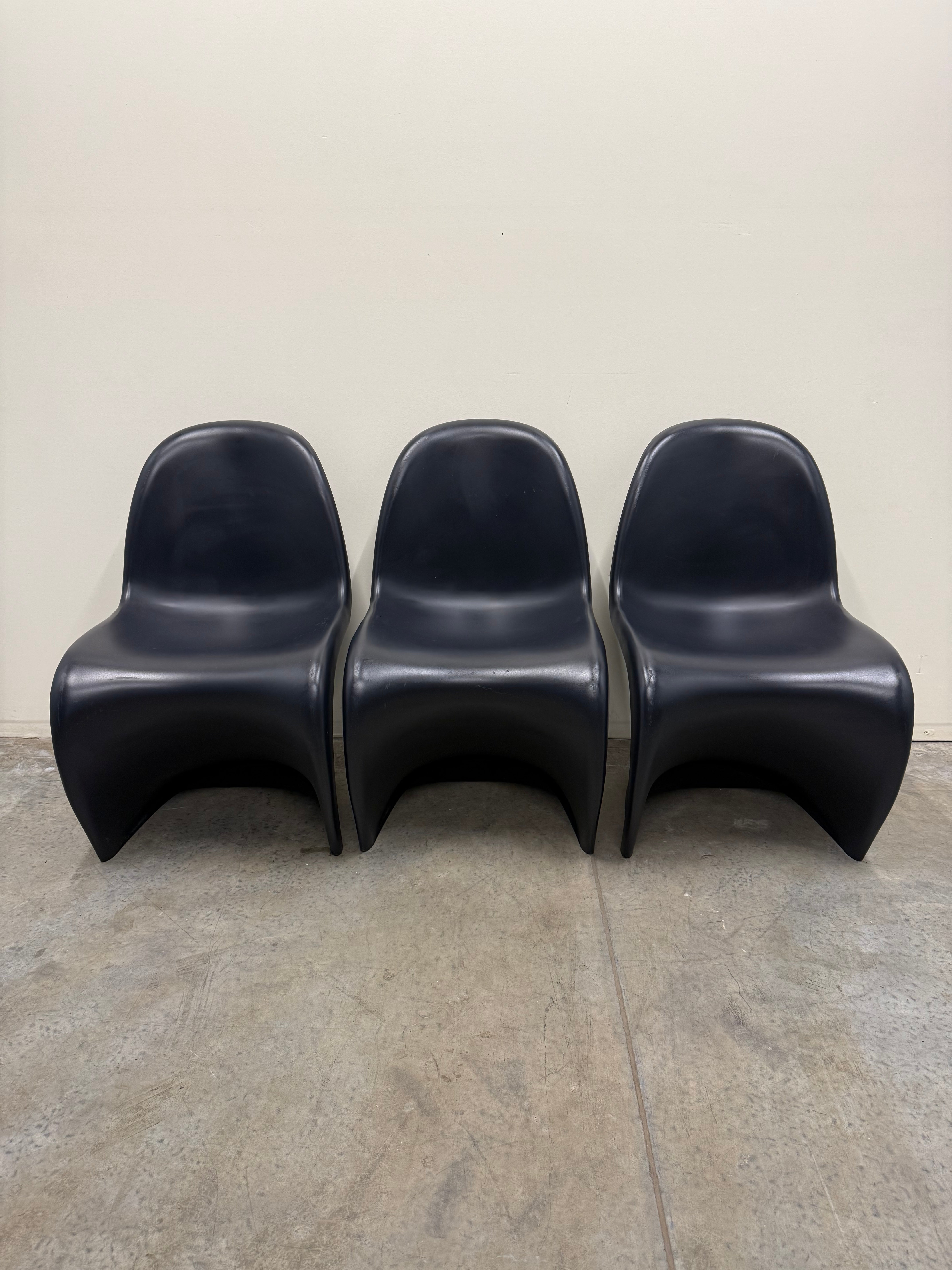 Vitra Panton Chair – Black / Plastic Shell