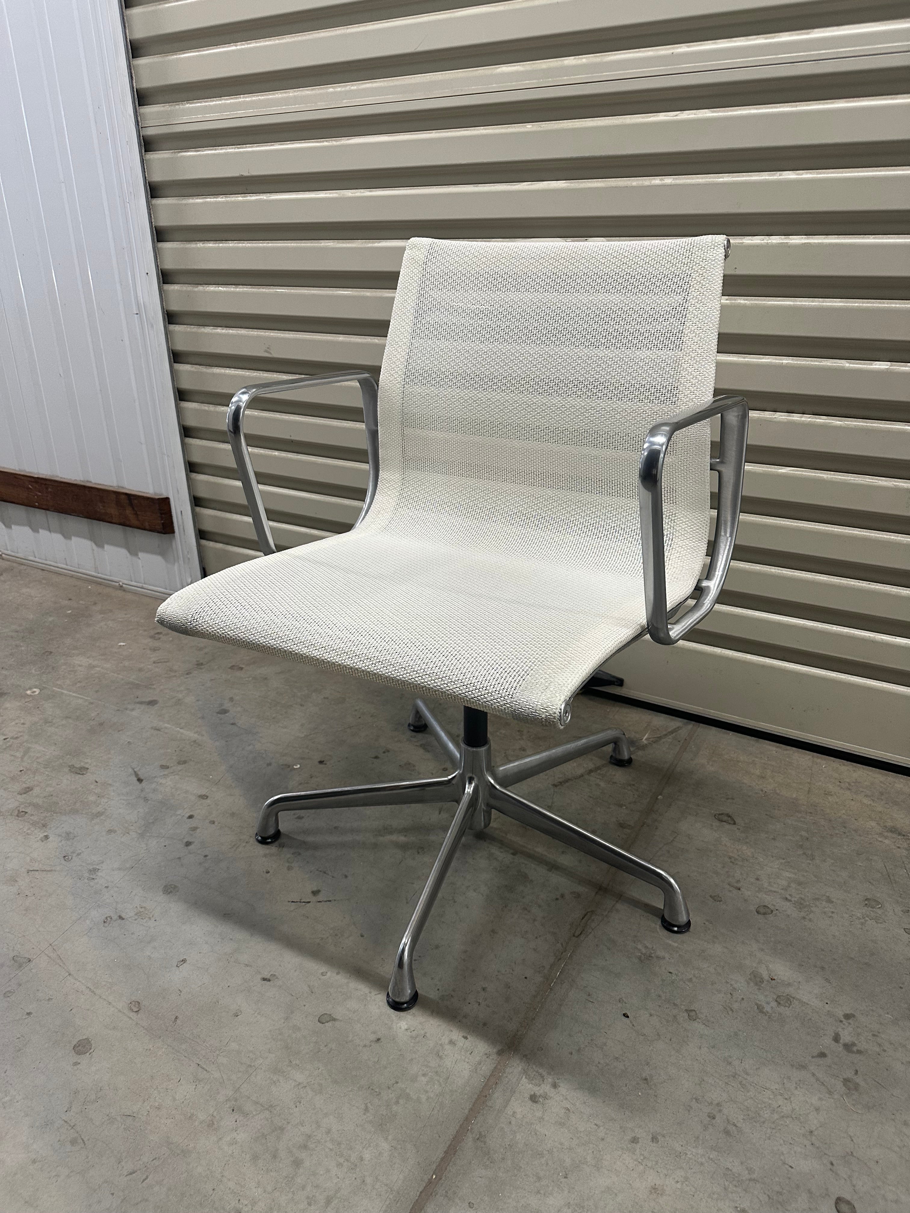 Eames Aluminum Group Executive Management Chair - White Mesh