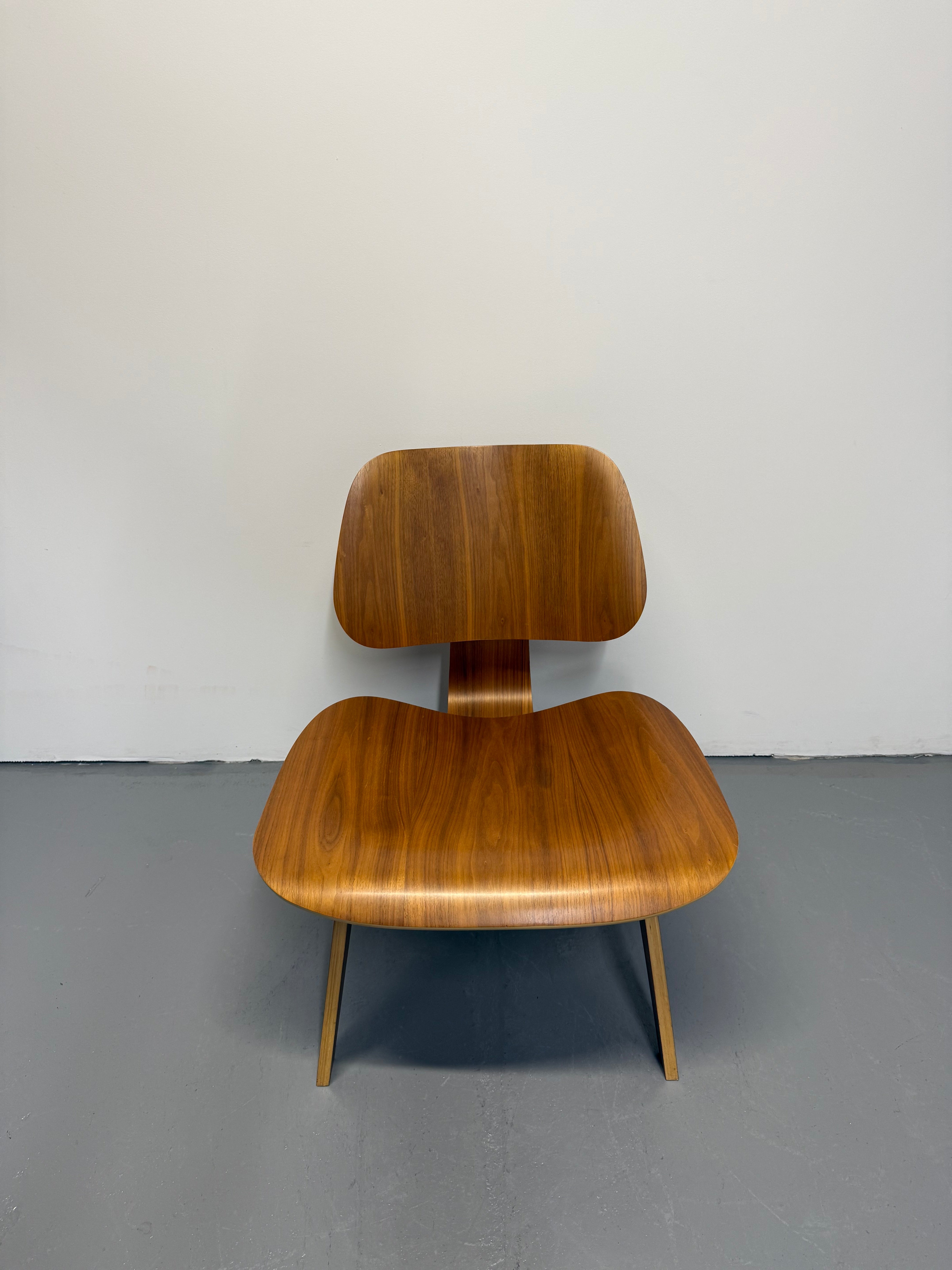Eames LCW Lounge Chair – Molded Plywood Classic in Walnut Finish