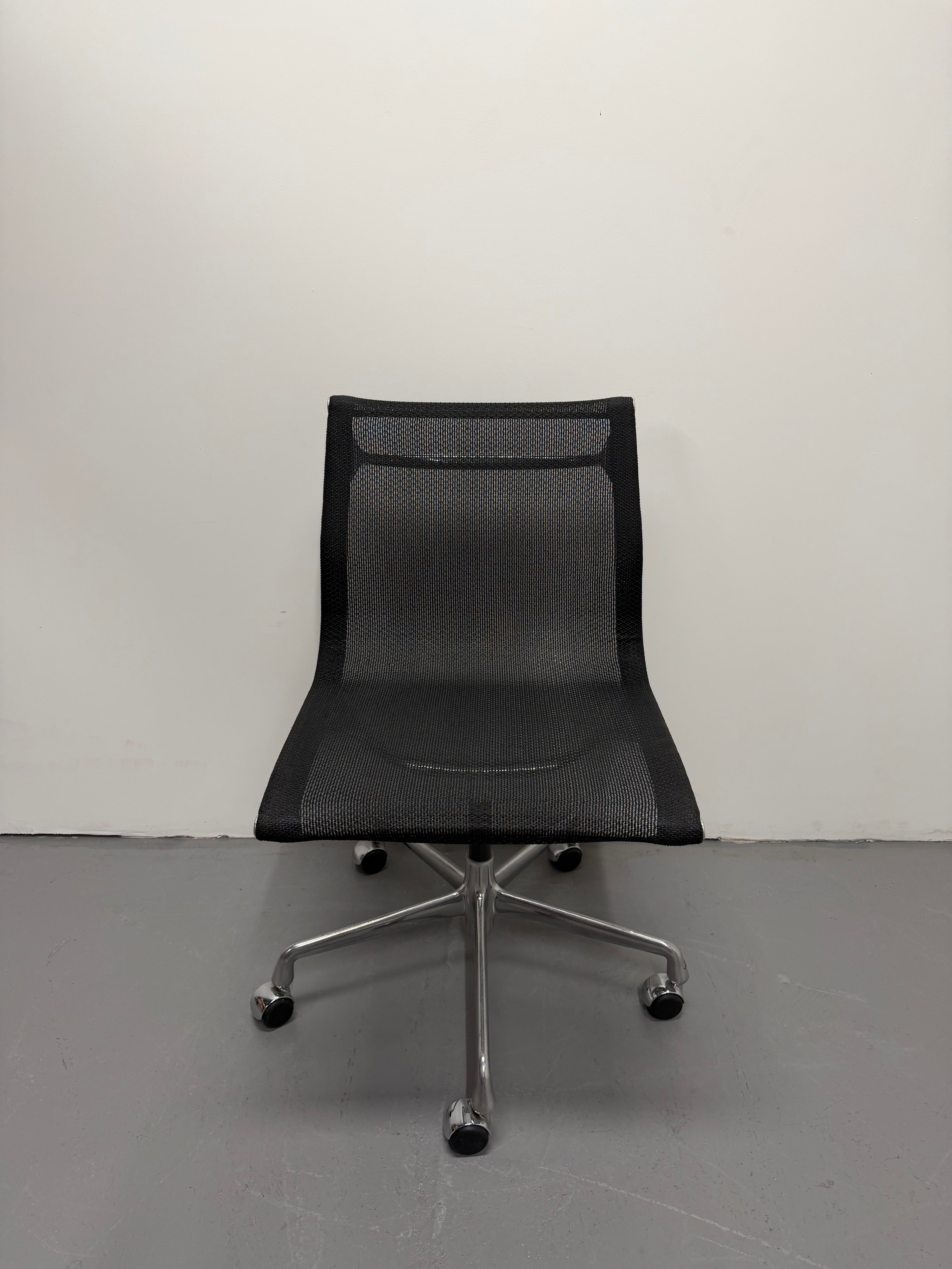 Eames Mesh Task Chair – Aluminium Group by Herman Miller (No Arms)