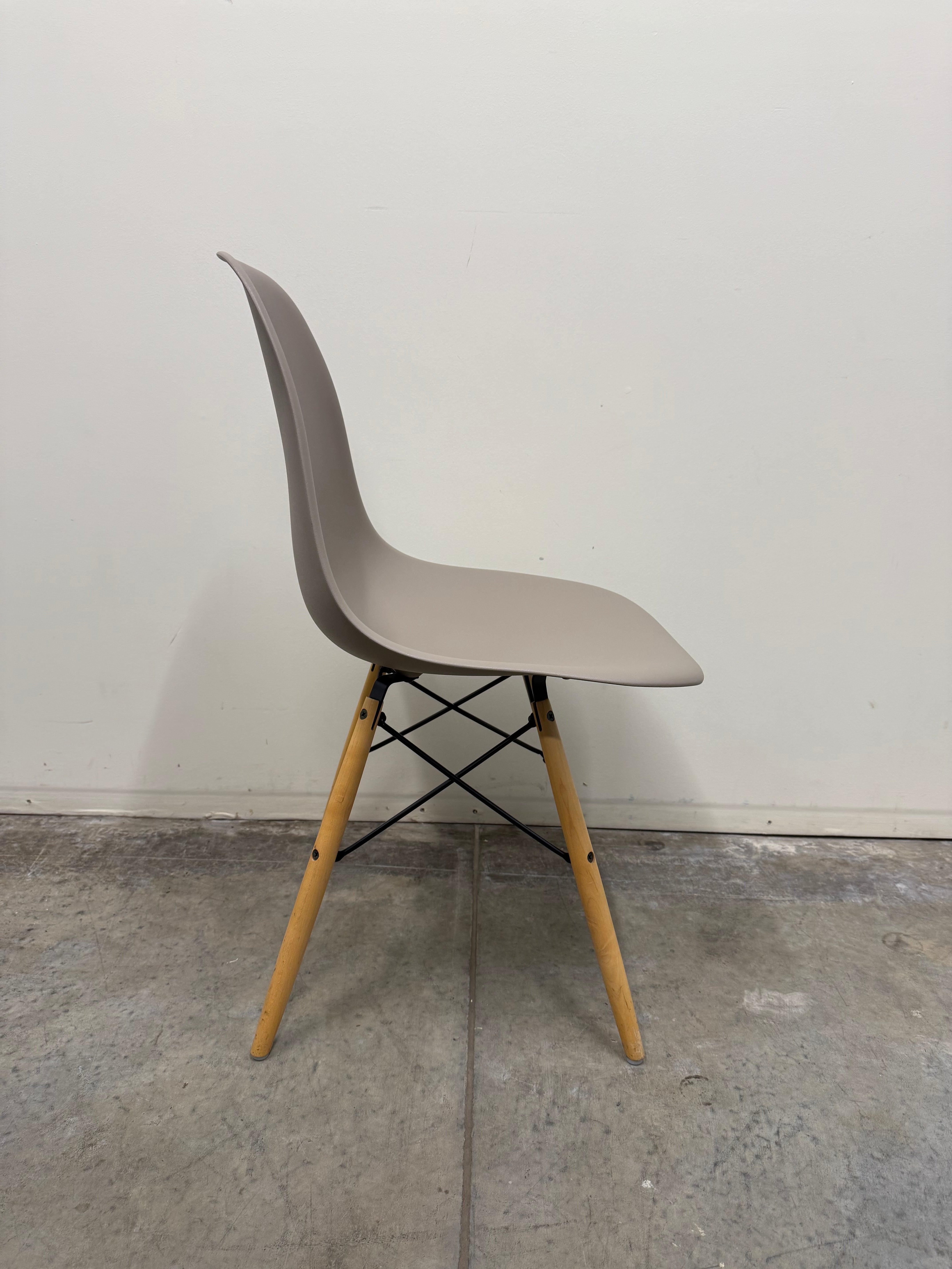 Eames Molded Plastic Side Chair by Herman Miller – Sparrow / Wood Dowel Base