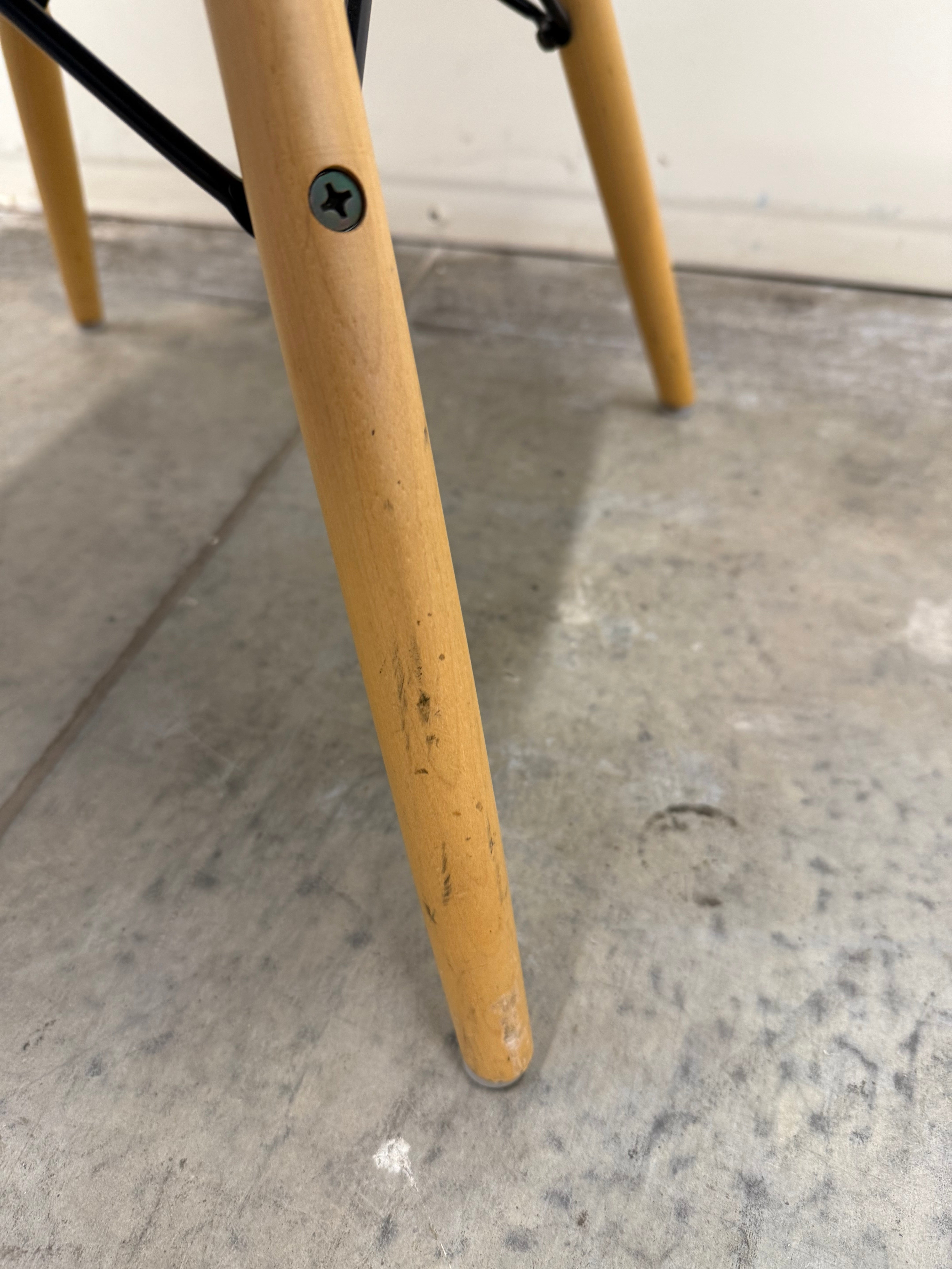 Eames Molded Plastic Side Chair by Herman Miller – Sparrow / Wood Dowel Base
