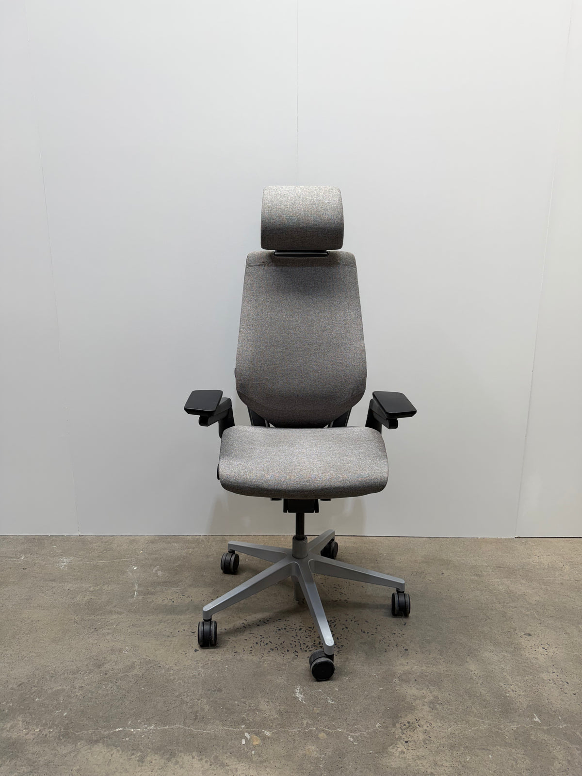 Steelcase Gesture Task Chair with Headrest – Grey Fabric | Ex-Showroom – view 5 – pre-owned