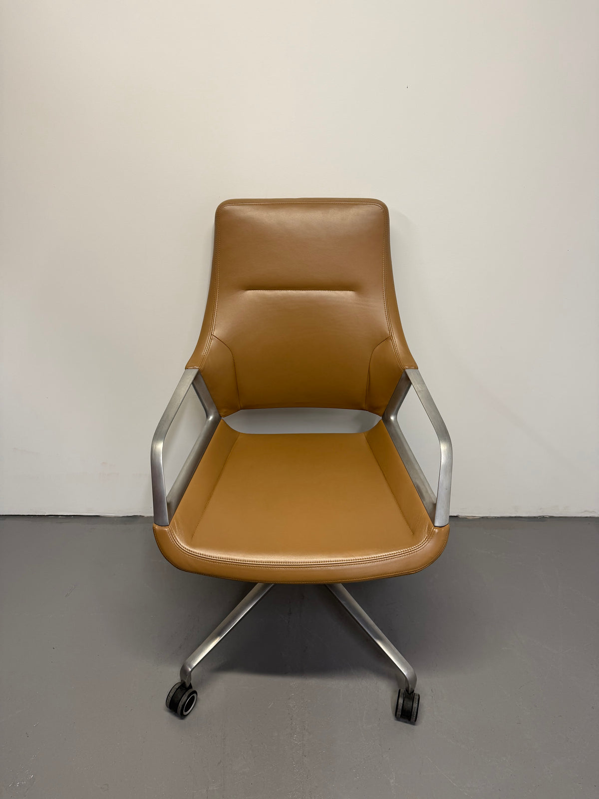 Wilkhahn Graph 301/5 Medium Back Conference Chair by Jehs + Laub – Reindeer Tan Leather