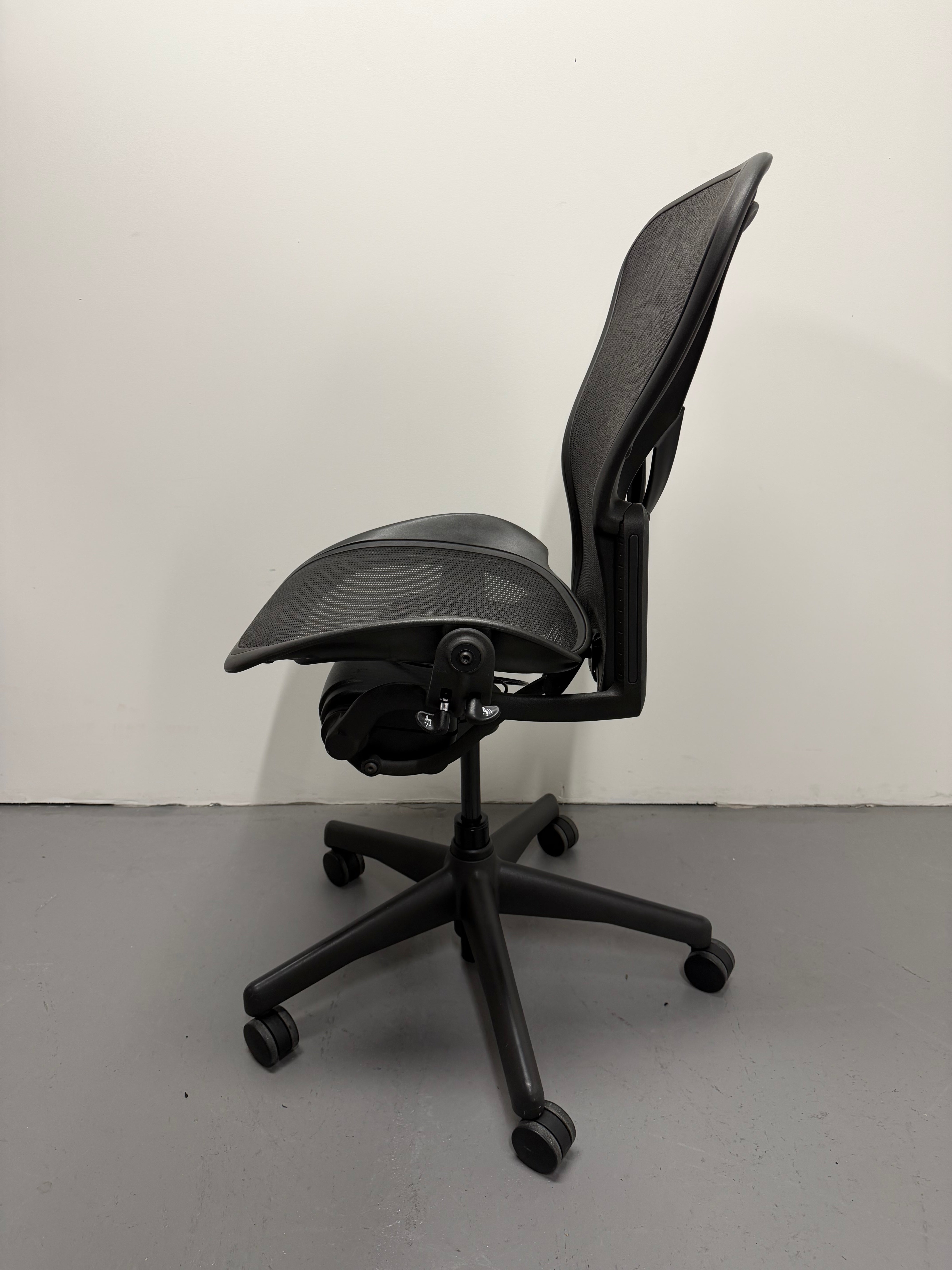 Herman Miller Aeron Classic – PostureFit Back Support, No Arms (Size B)
