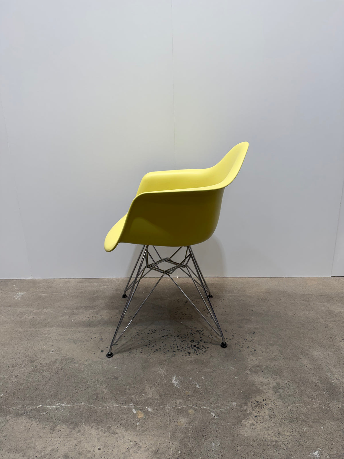 Vitra Eames Plastic Armchair DAR – Lemon Yellow, Chrome Eiffel Base – view 5 – pre-owned