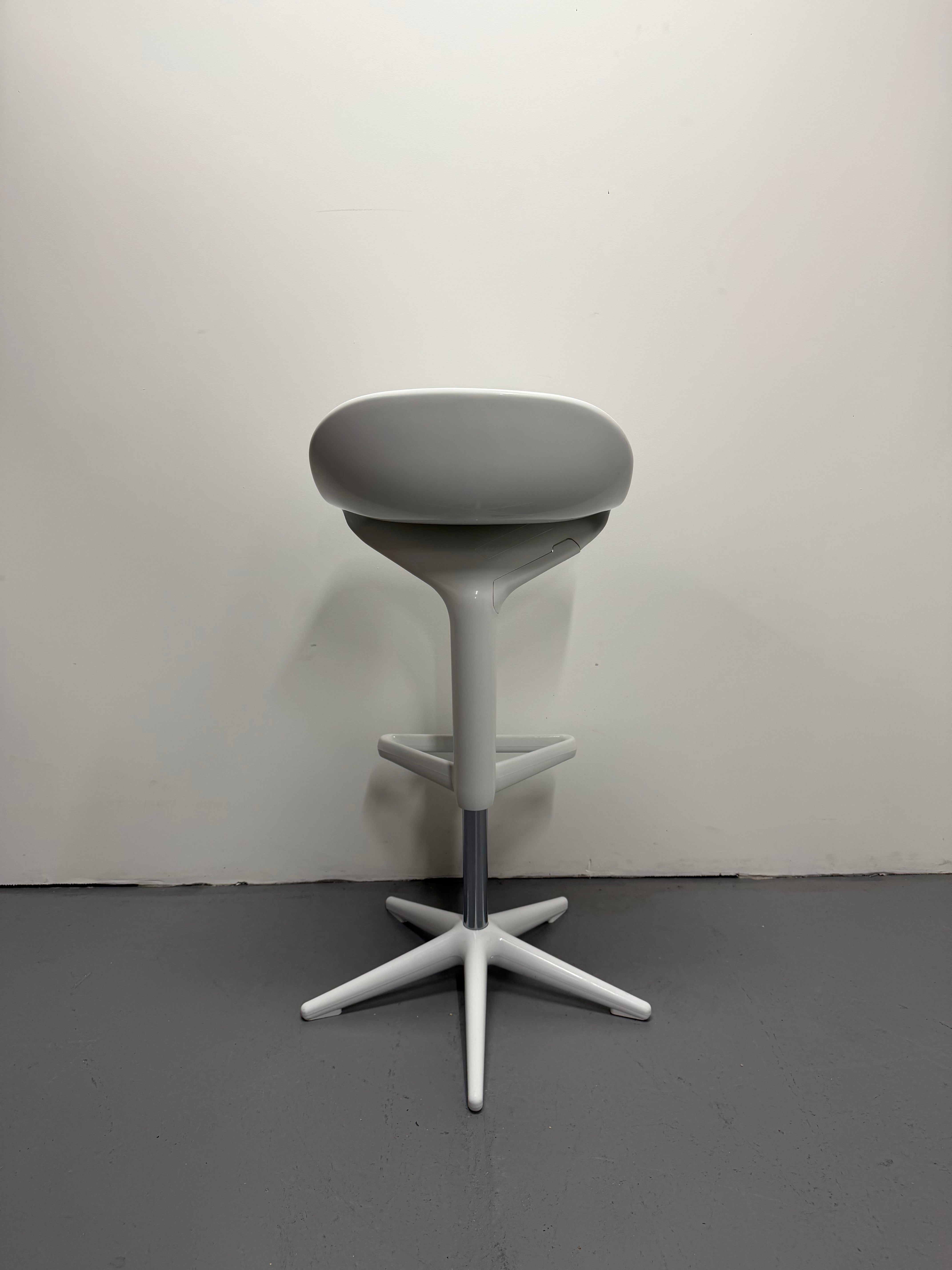 Kartell Spoon Bar Stool – White | Antonio Citterio & Toan Nguyen