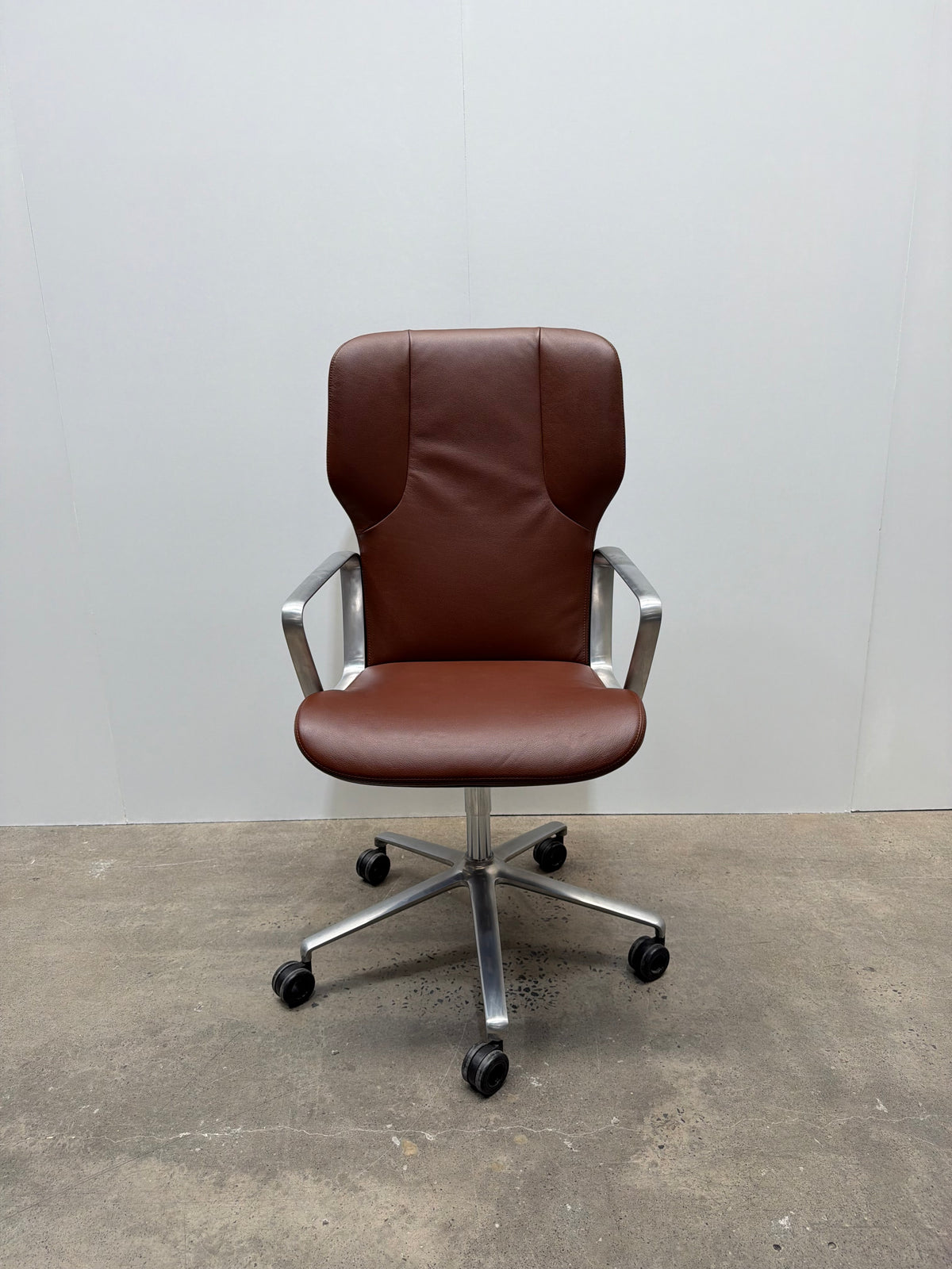 Wilkhahn Intra 295/7 Medium Back Conference Chair – Brown Leather | Ex-Showroom – view 1 – pre-owned