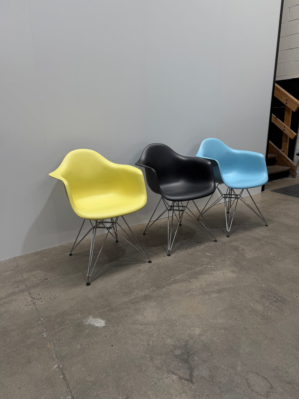 Vitra Eames Plastic Armchair DAR, Chrome Eiffel Base – detail 3 – pre-owned