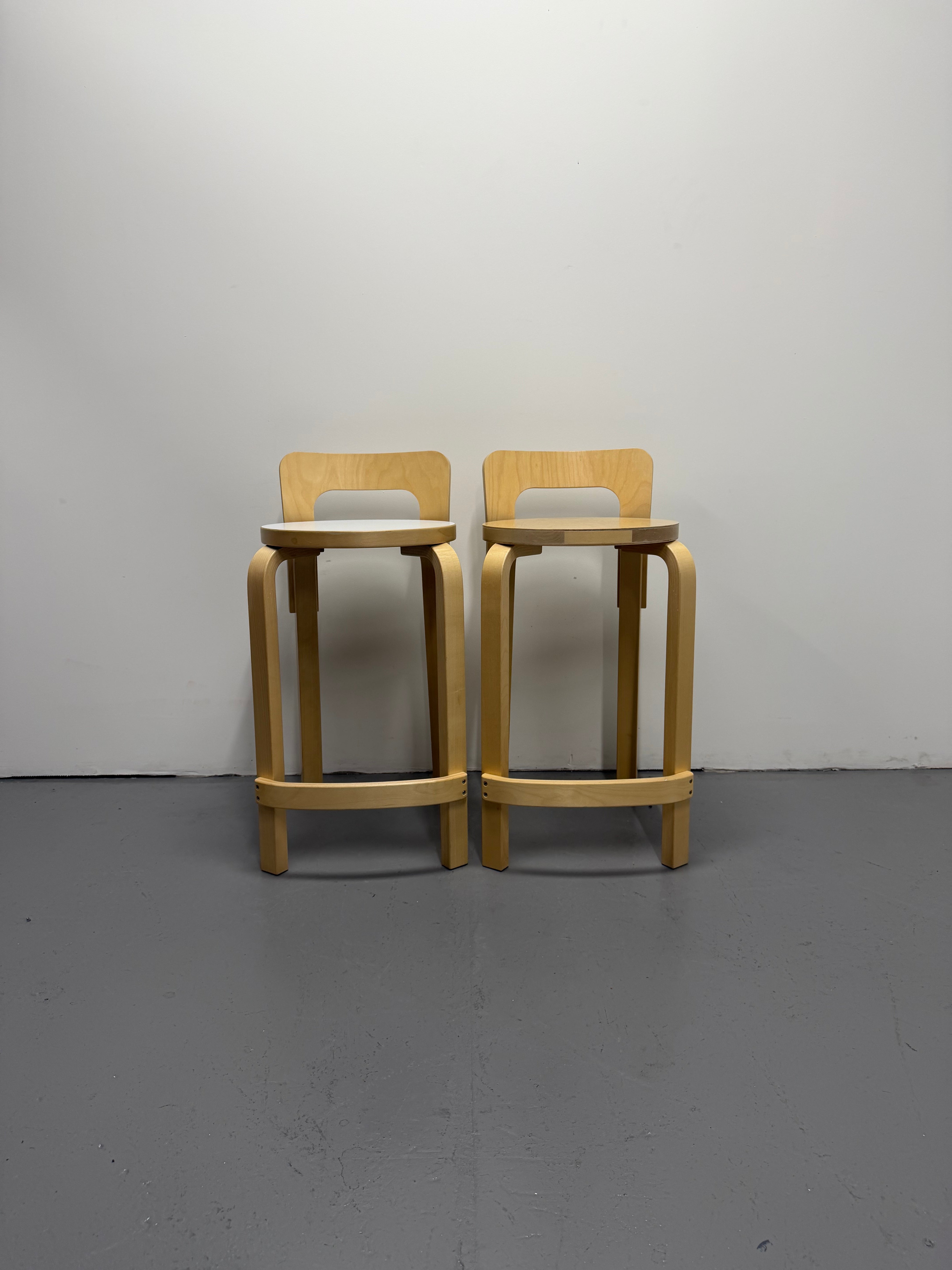 Artek Low Bar Stool K65 by Alvar Aalto – White Laminate / Birch