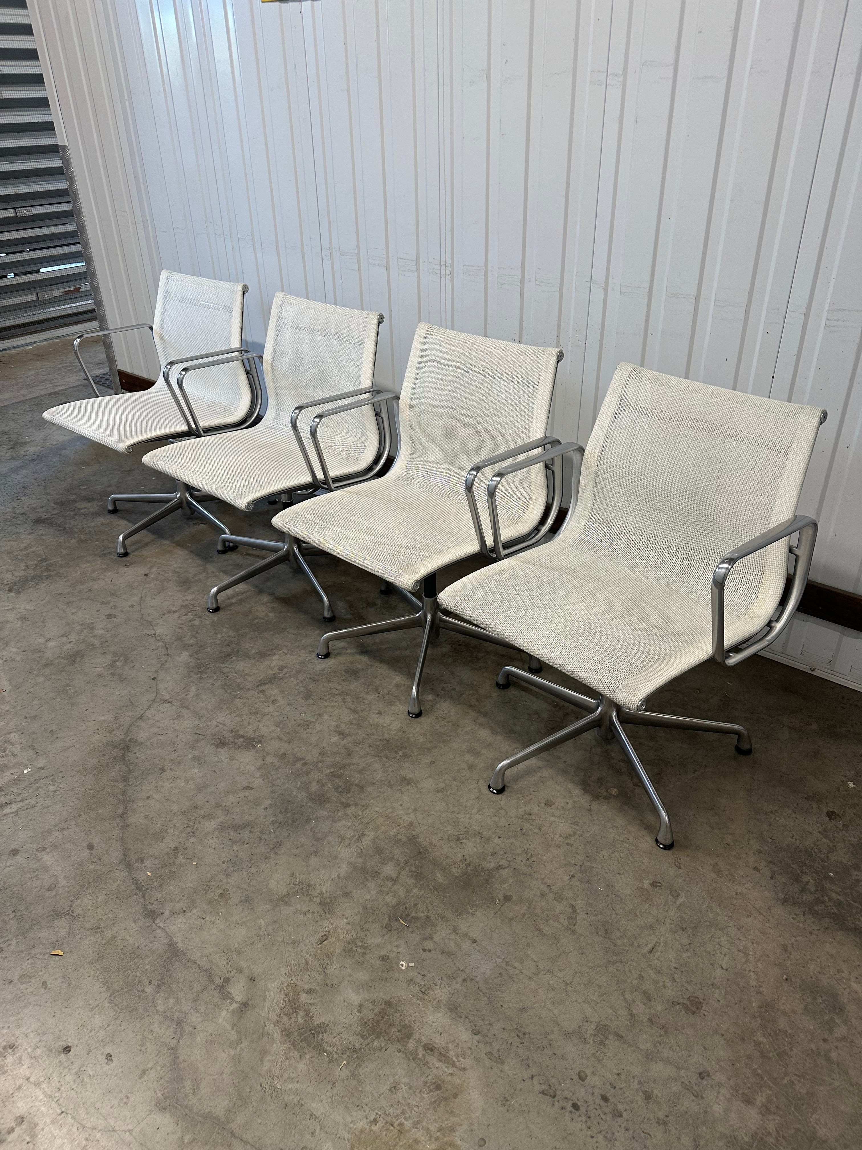Eames Aluminum Group Executive Management Chair - White Mesh