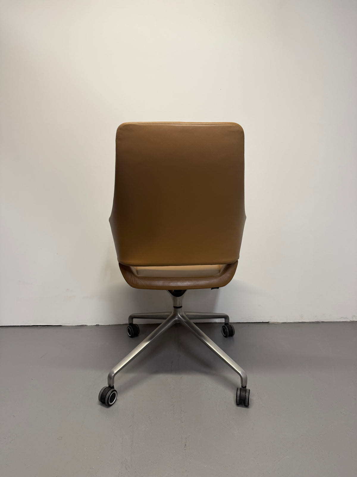 Wilkhahn Graph 301/5 Medium Back Conference Chair by Jehs + Laub – Reindeer Tan Leather