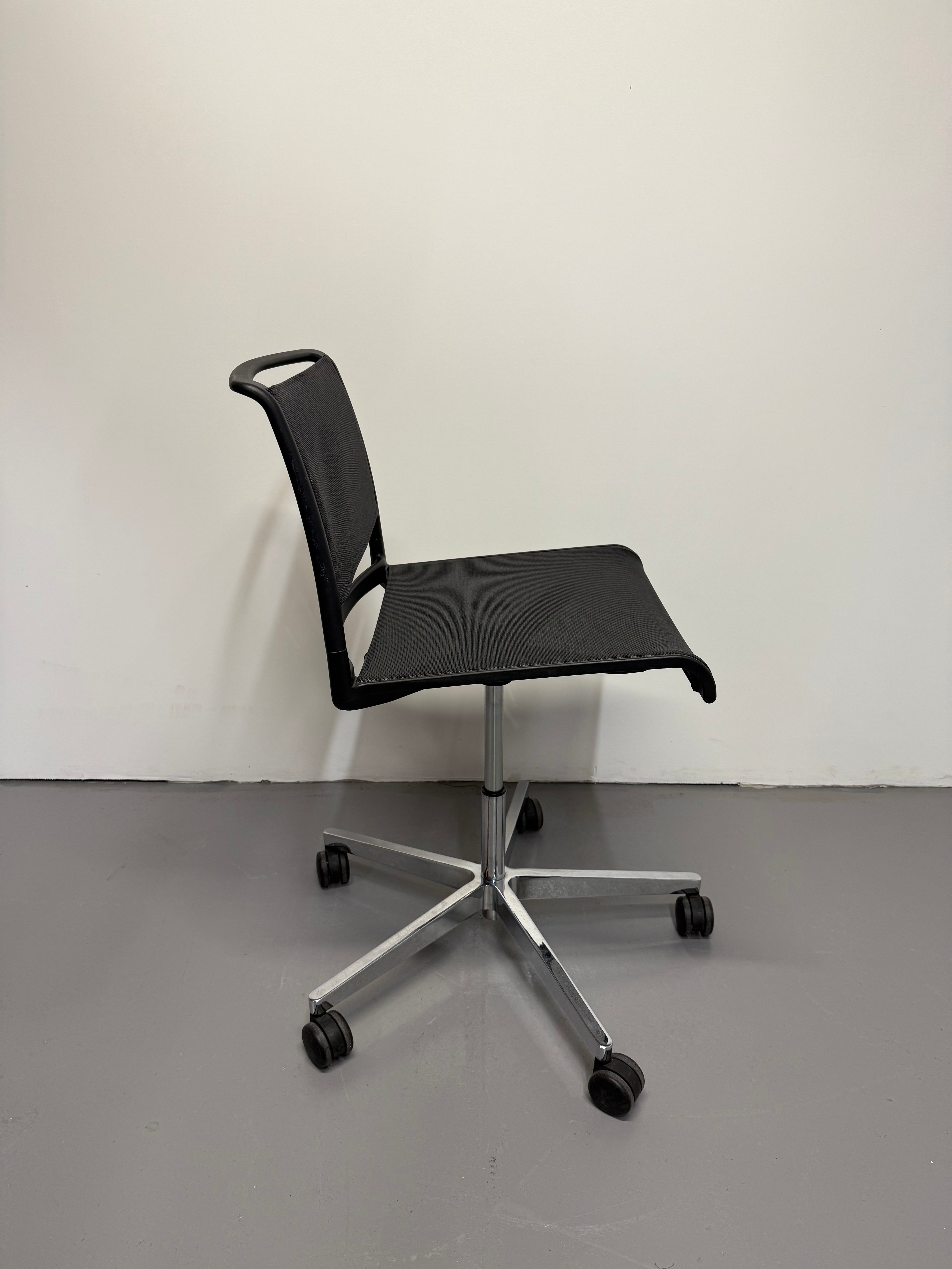 Aline 232/1 swivel Conference Chair by Wilkhahn