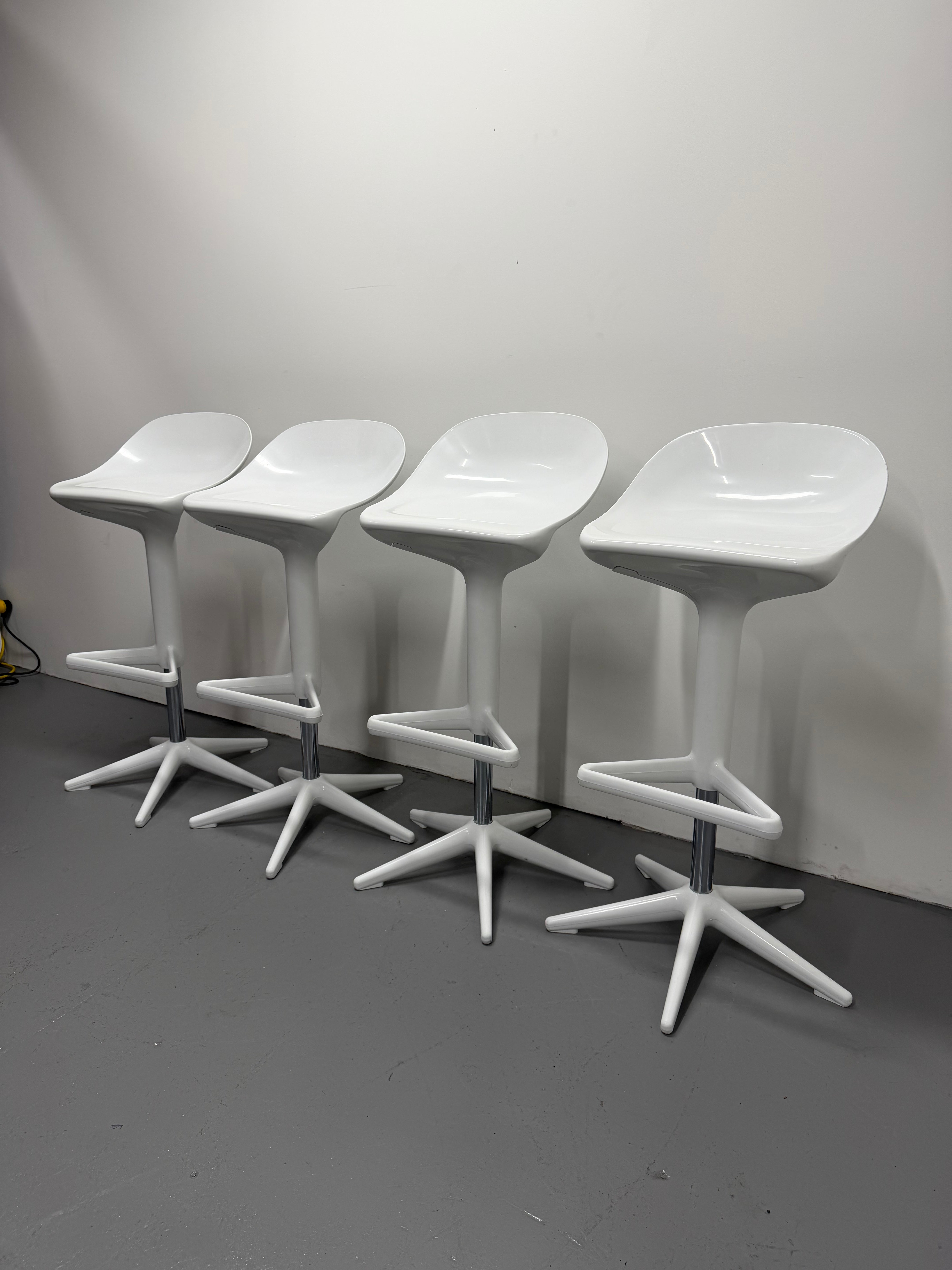 Kartell Spoon Bar Stool – White | Antonio Citterio & Toan Nguyen