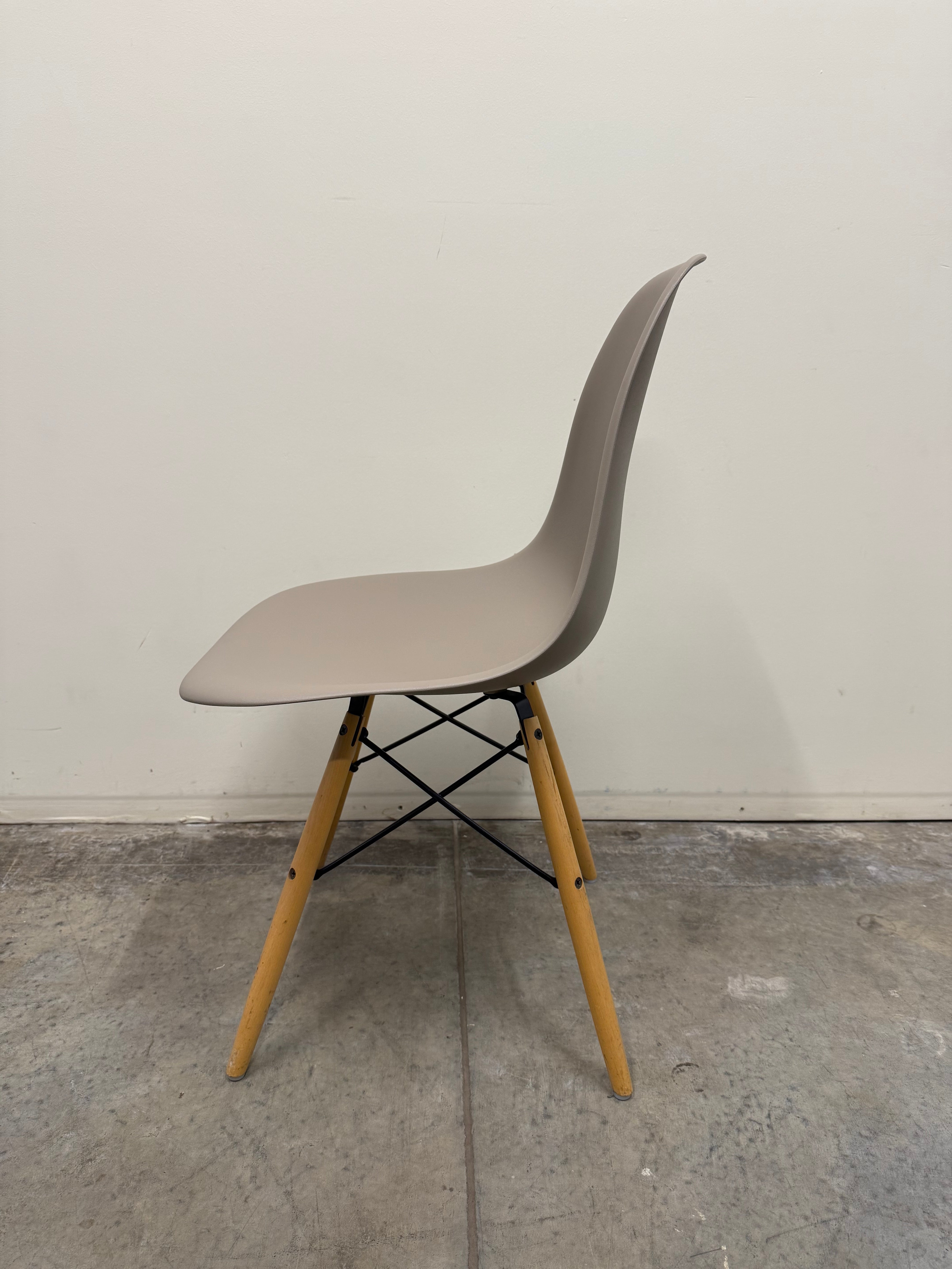 Eames Molded Plastic Side Chair by Herman Miller – Sparrow / Wood Dowel Base