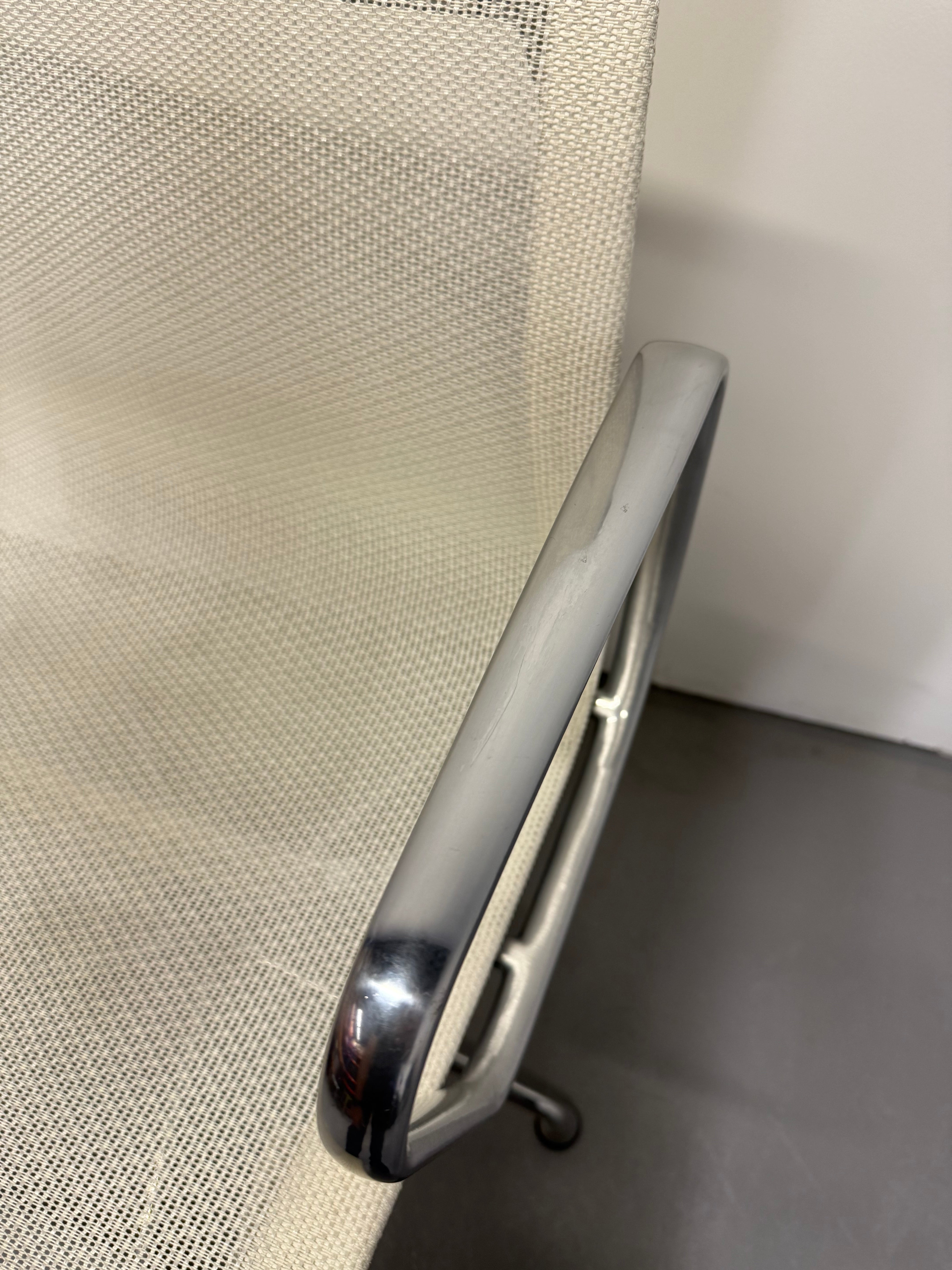 Eames Aluminum Group Executive Management Chair - White Mesh