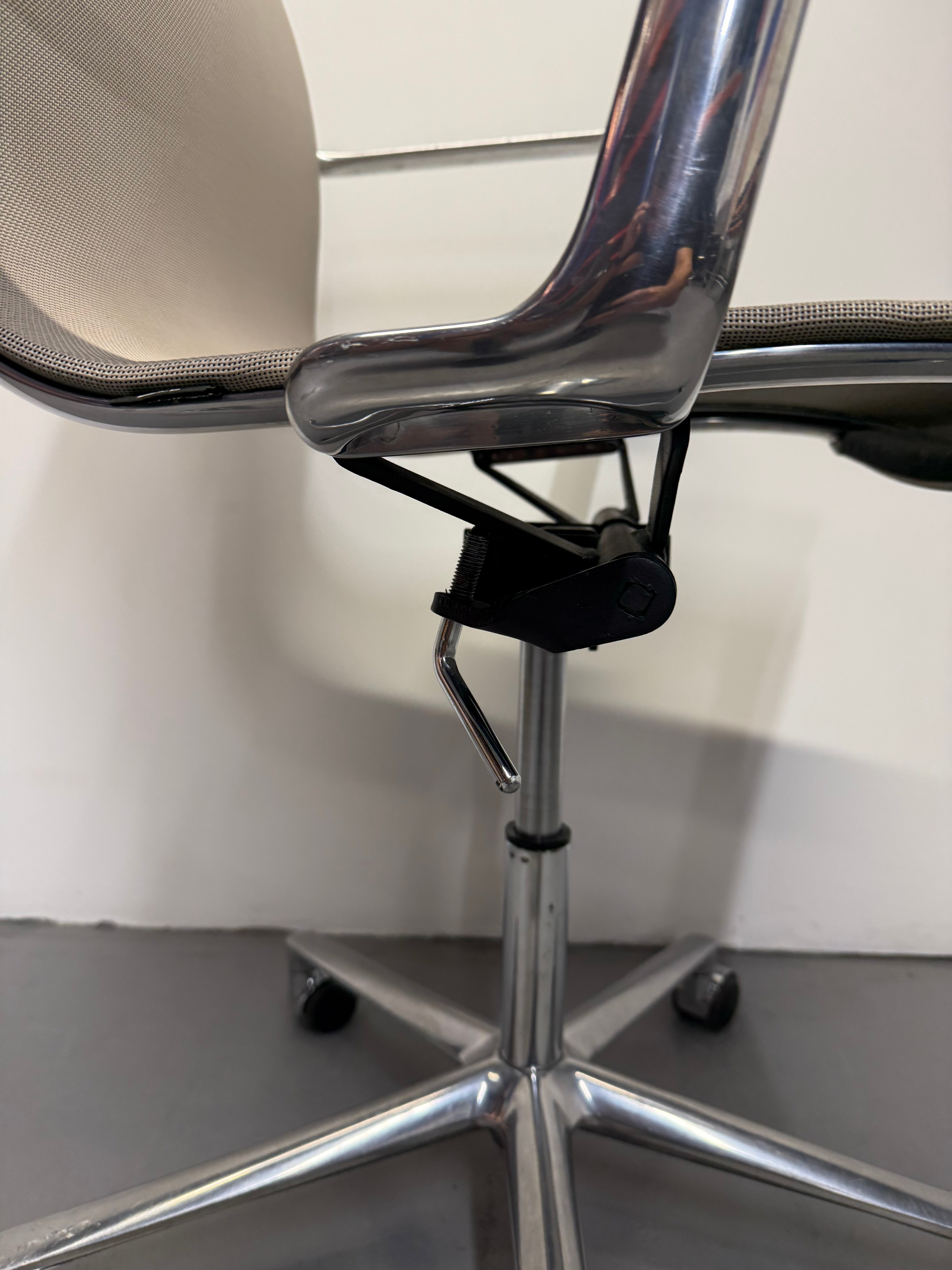 ICF Una Chair – Mesh Office Chair with Arms – Polished Aluminium - Made in Italy