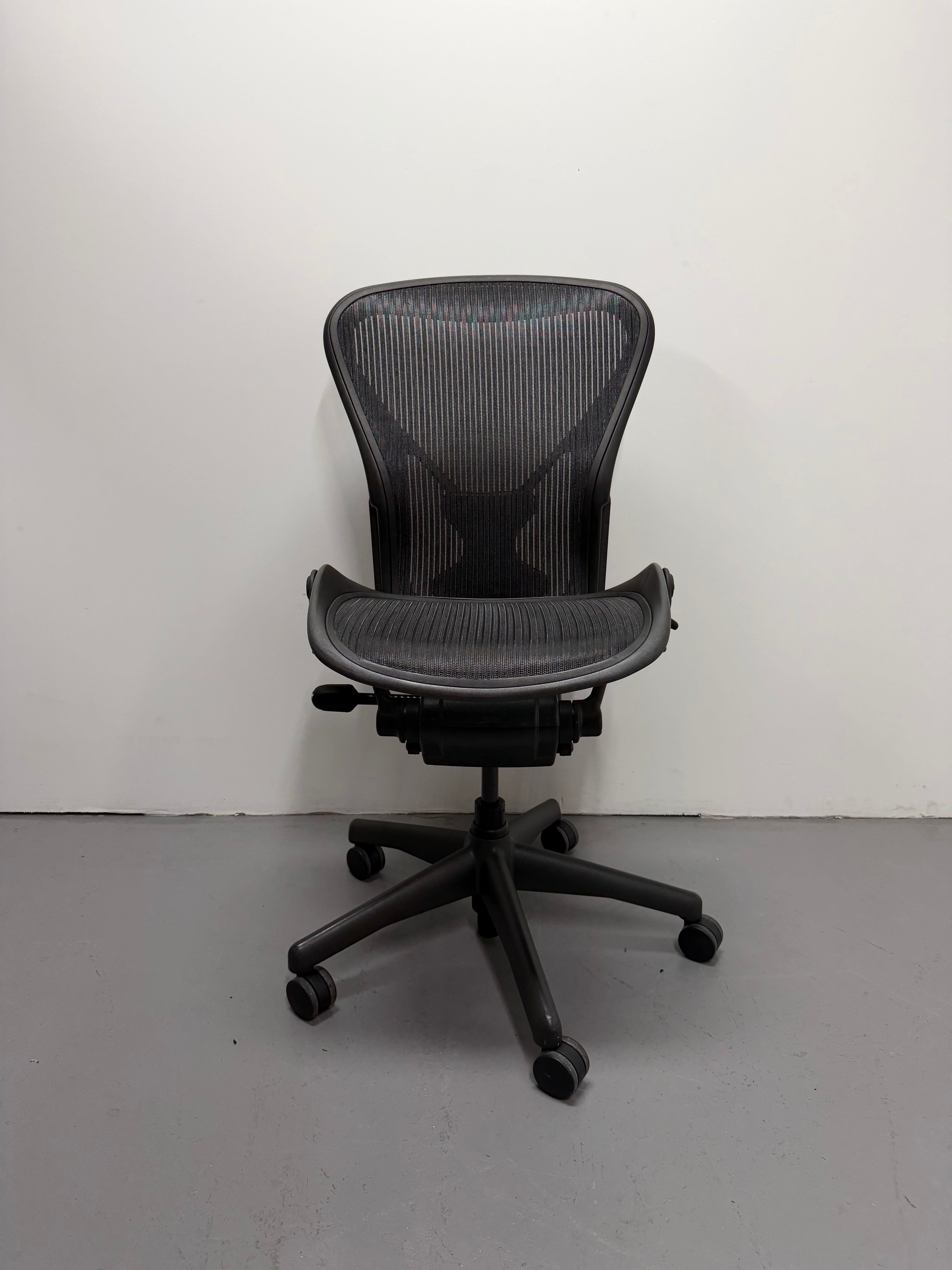 Herman Miller Aeron Classic – PostureFit Back Support, No Arms (Size B)