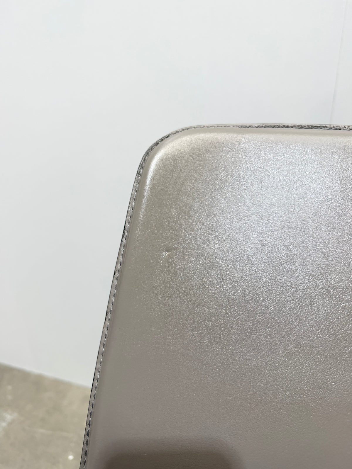 Cappellini Low Pad Lounge Chair by Jasper Morrison – Taupe Leather – view 12 – pre-owned
