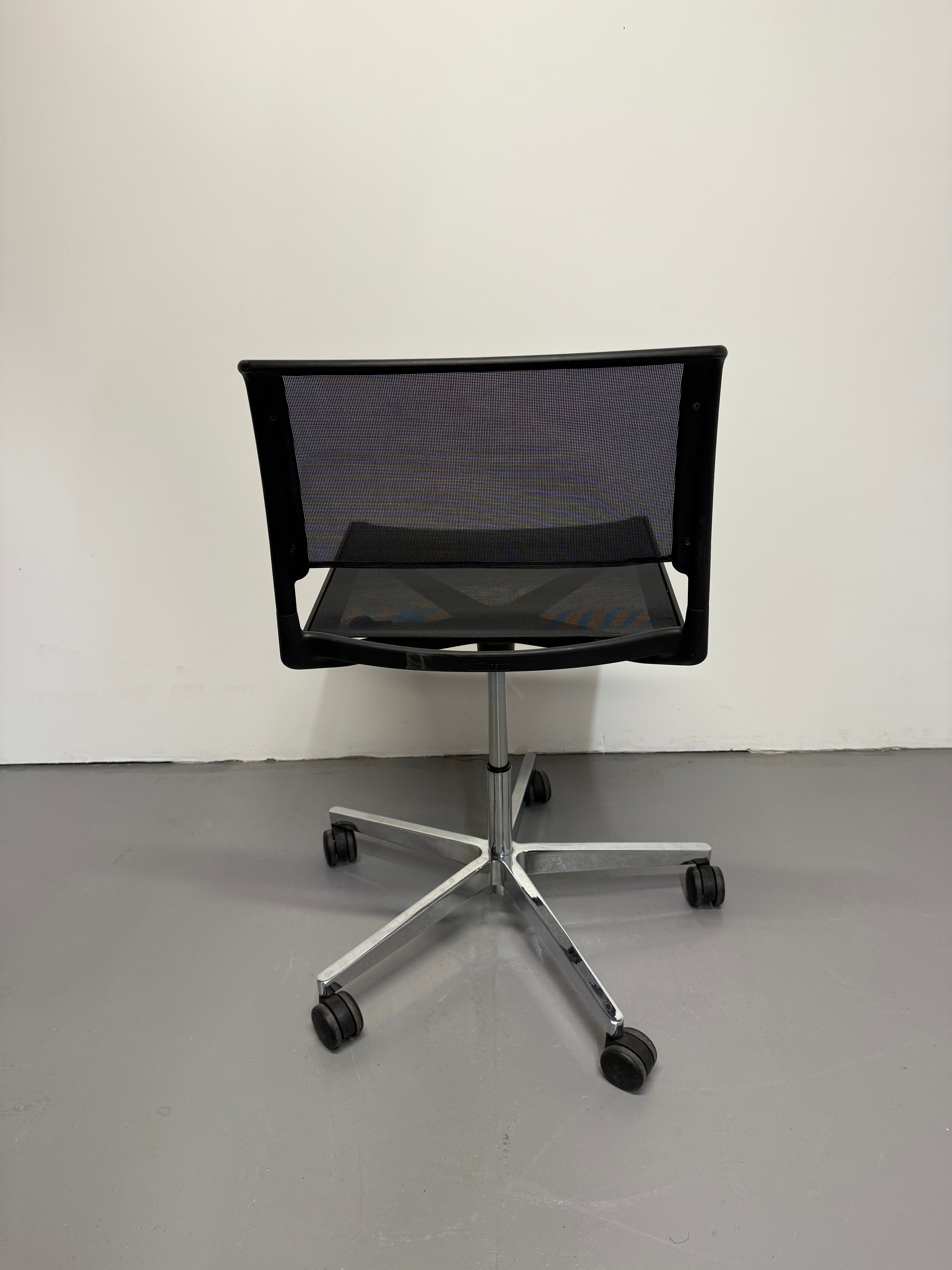 Aline 232/1 swivel Conference Chair by Wilkhahn