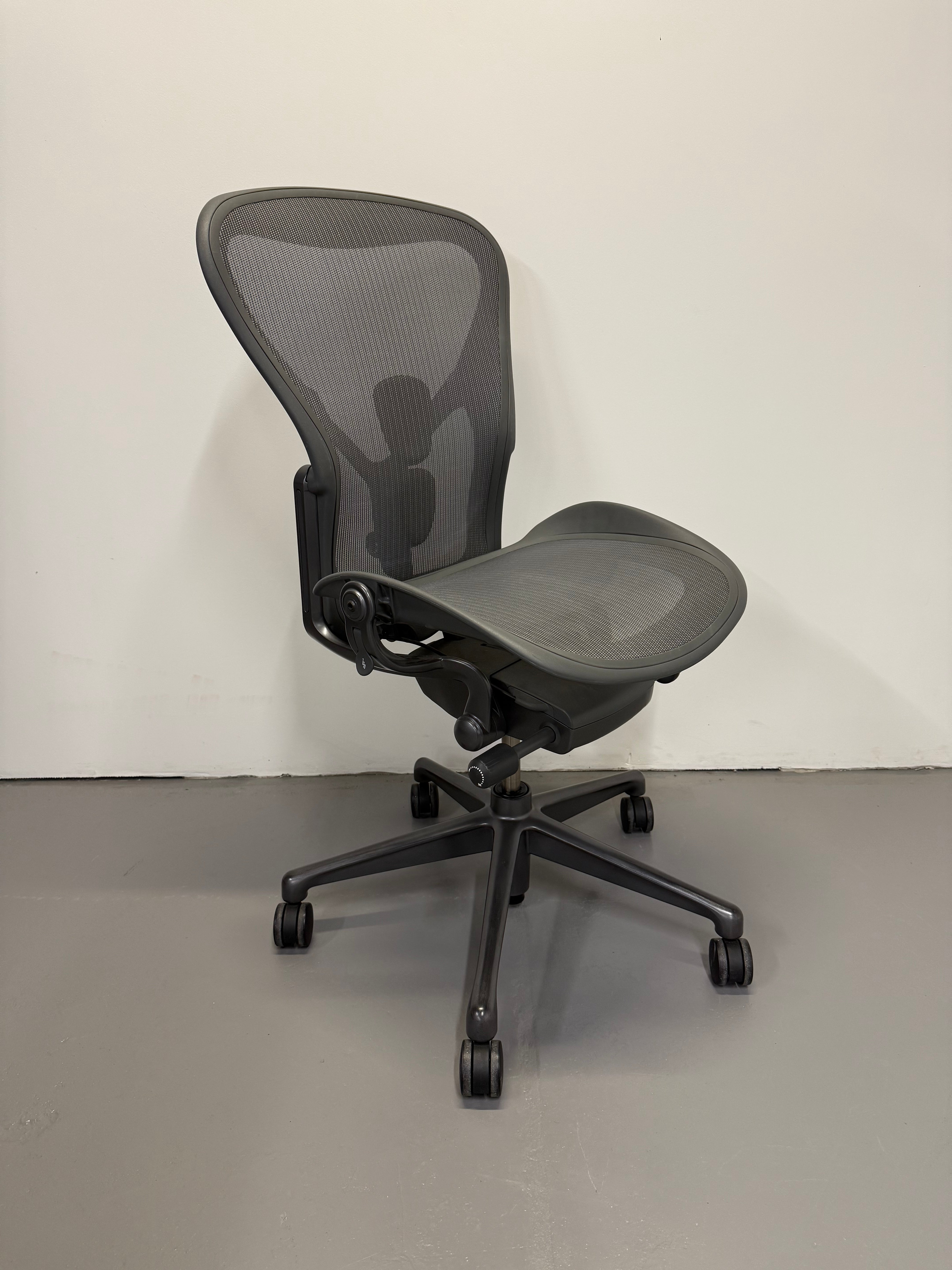 Herman Miller Aeron Remastered Office Chair – Size B (Carbon, No Arms)