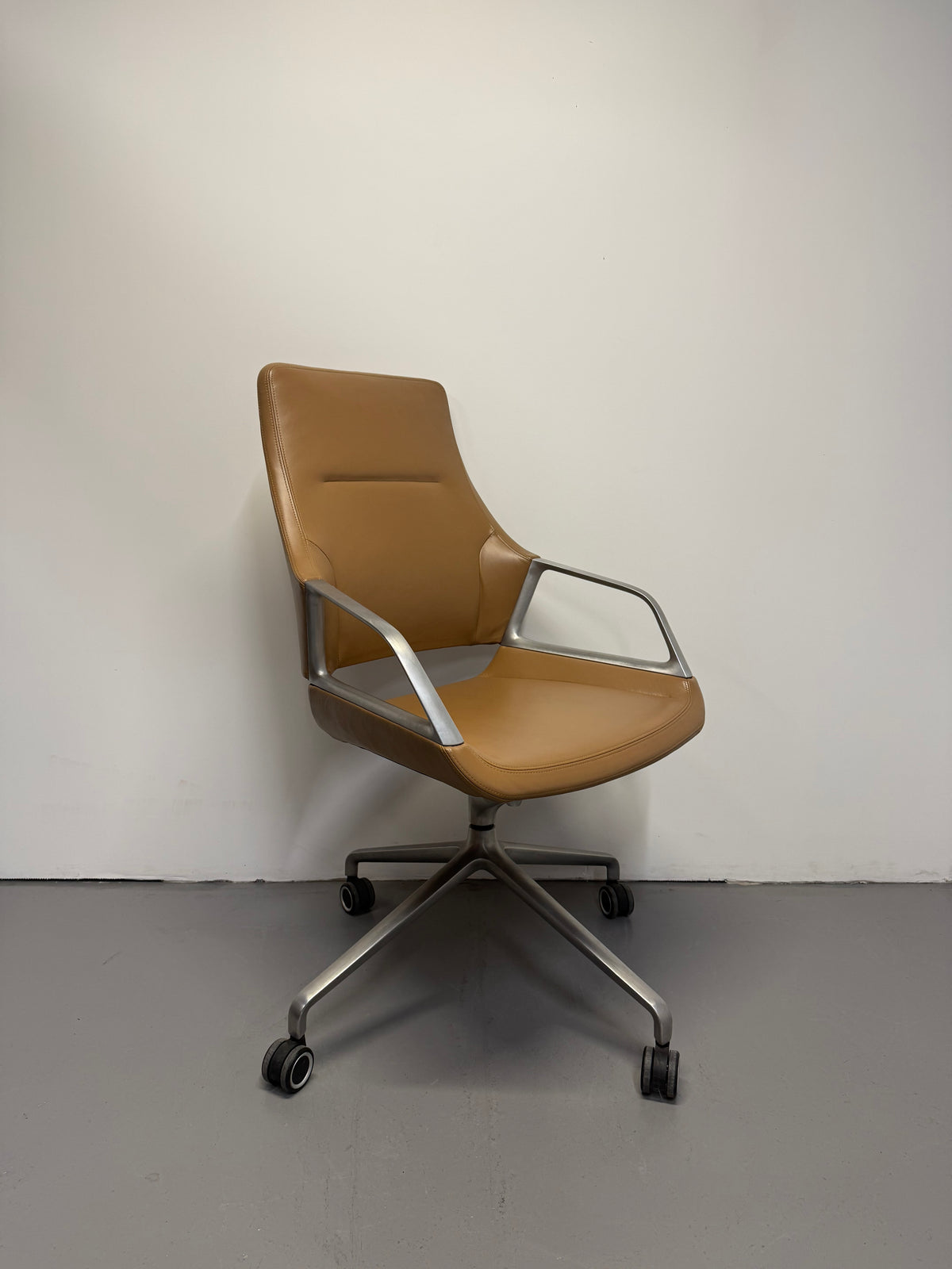 Wilkhahn Graph 301/5 Medium Back Conference Chair by Jehs + Laub – Reindeer Tan Leather