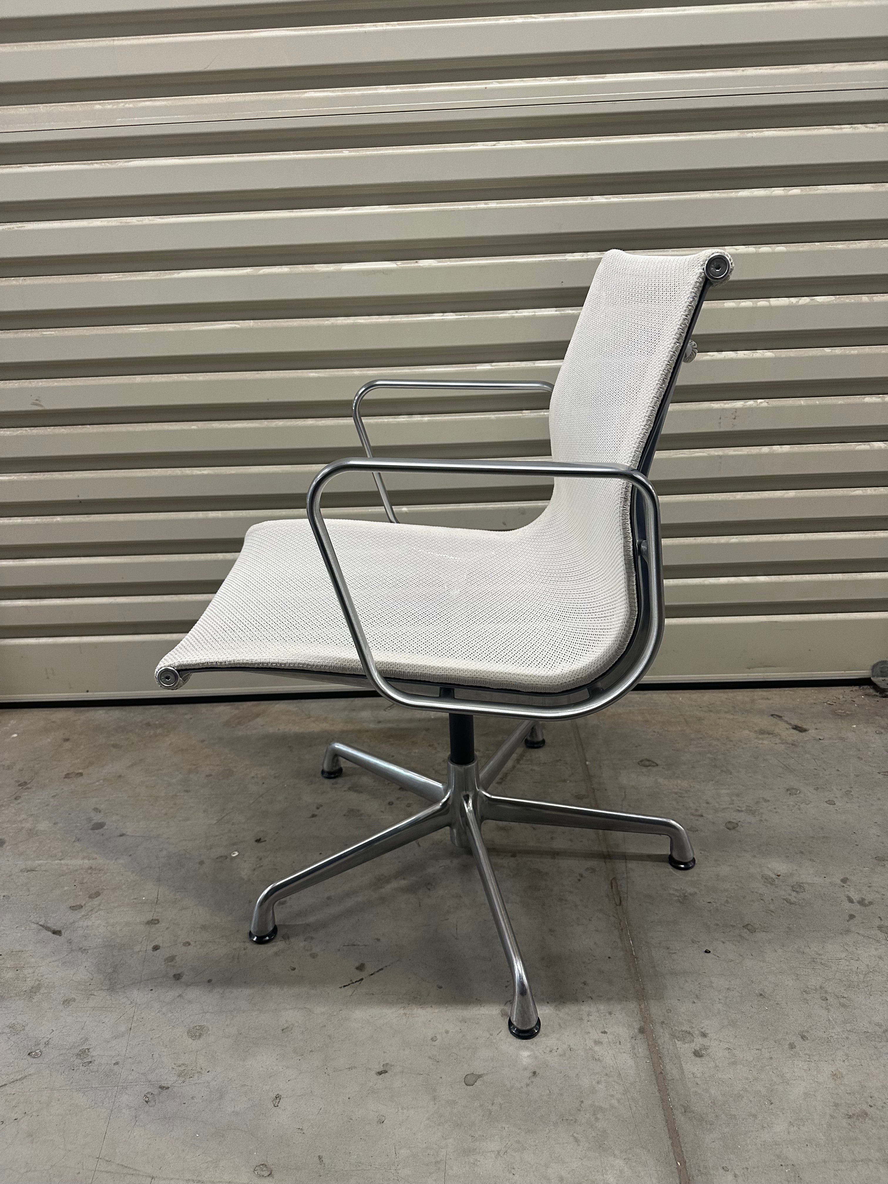 Eames Aluminum Group Executive Management Chair - White Mesh