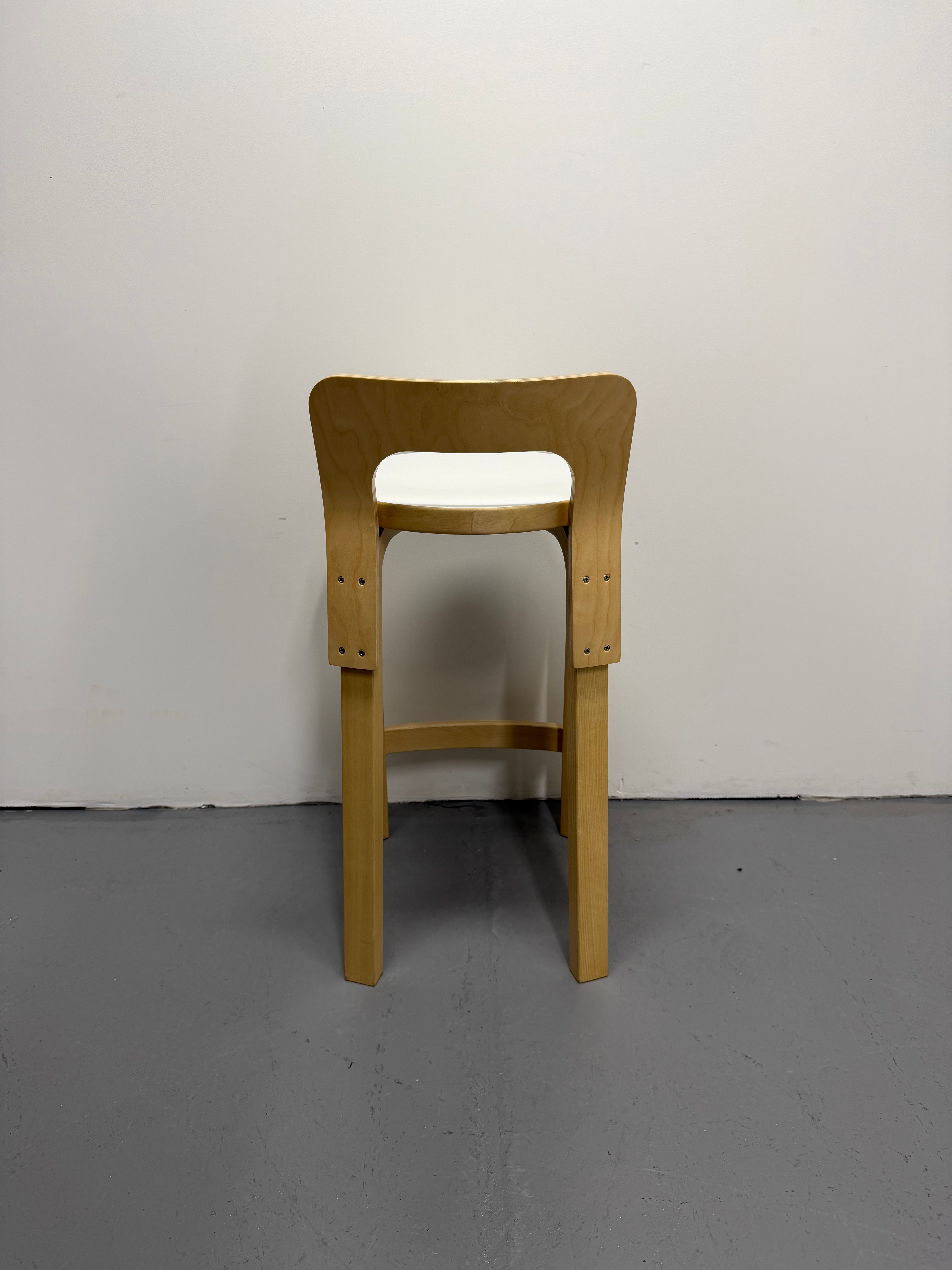 Artek Low Bar Stool K65 by Alvar Aalto – White Laminate / Birch