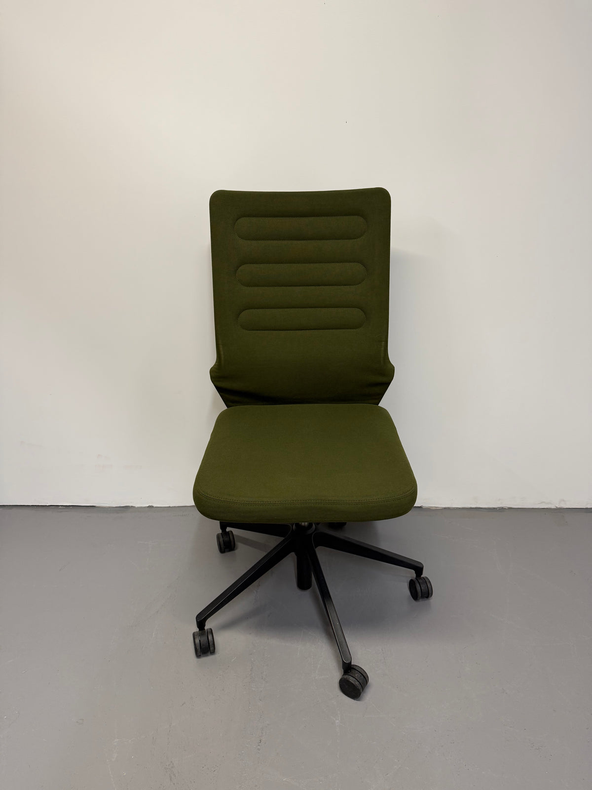 Vitra AC 4 Office Chair by Antonio Citterio – Forest Green / Dark Olive