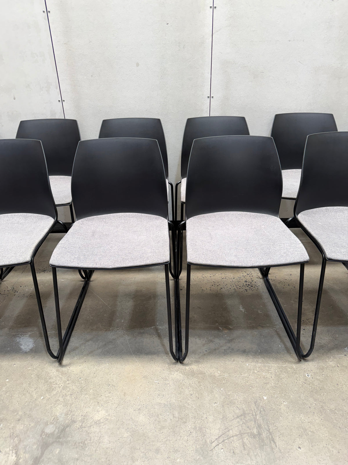 Kastel Kalea Chair – Black Shell, Grey Padded Seat, Sled Base