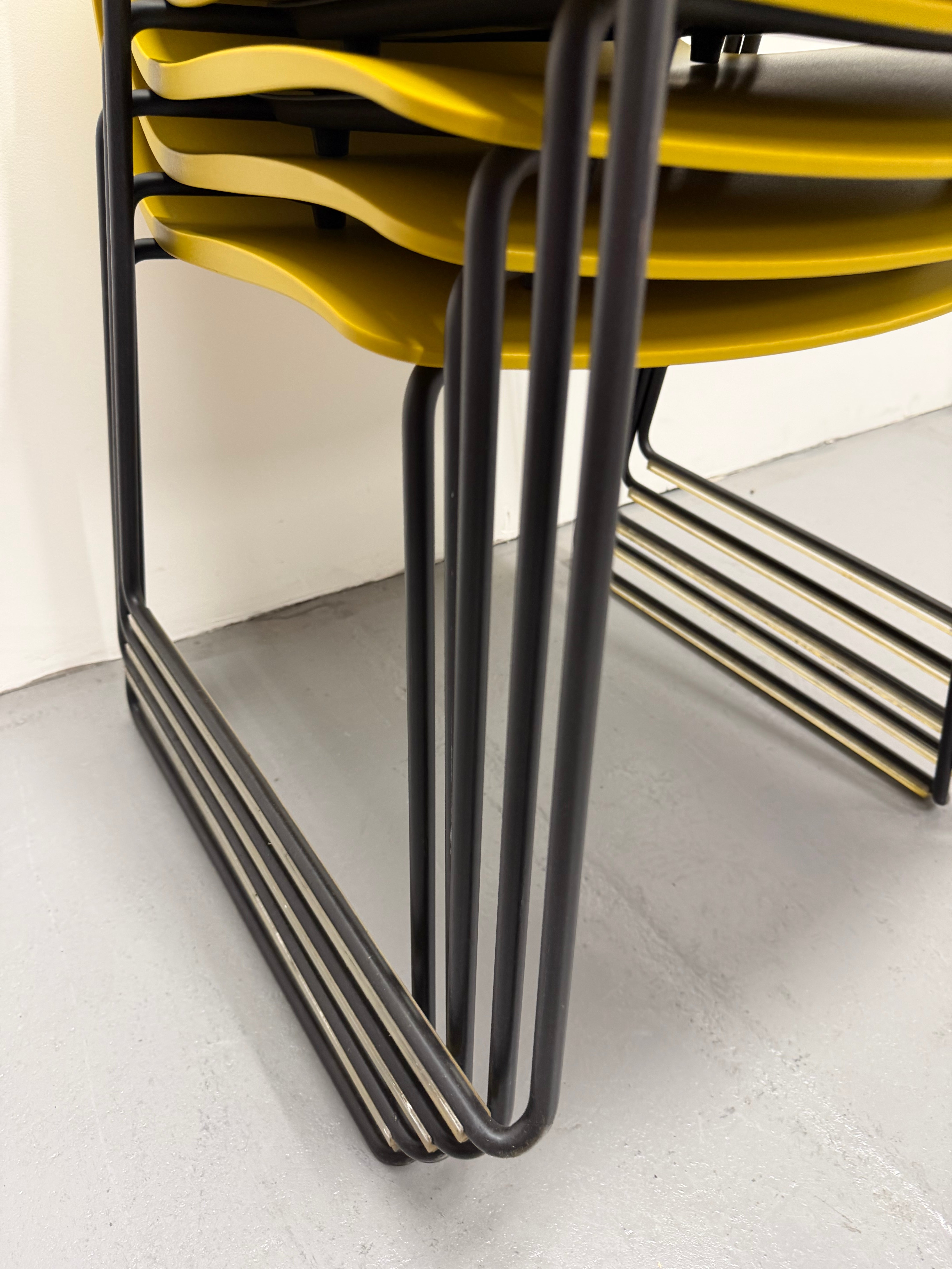 Aava 02 Sled Chair – Arper Yellow