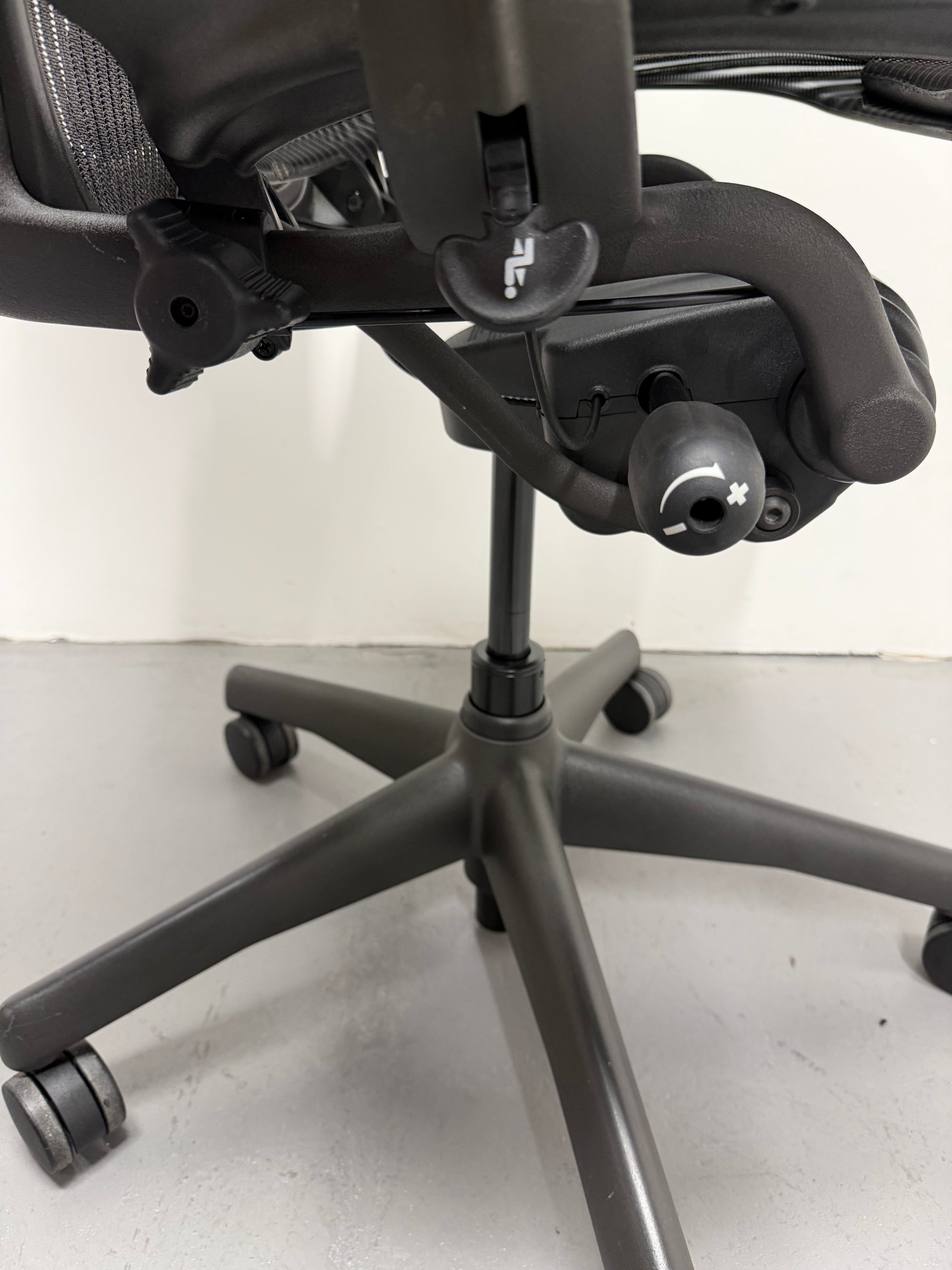 Herman Miller Aeron Classic – PostureFit Back Support, No Arms (Size B)