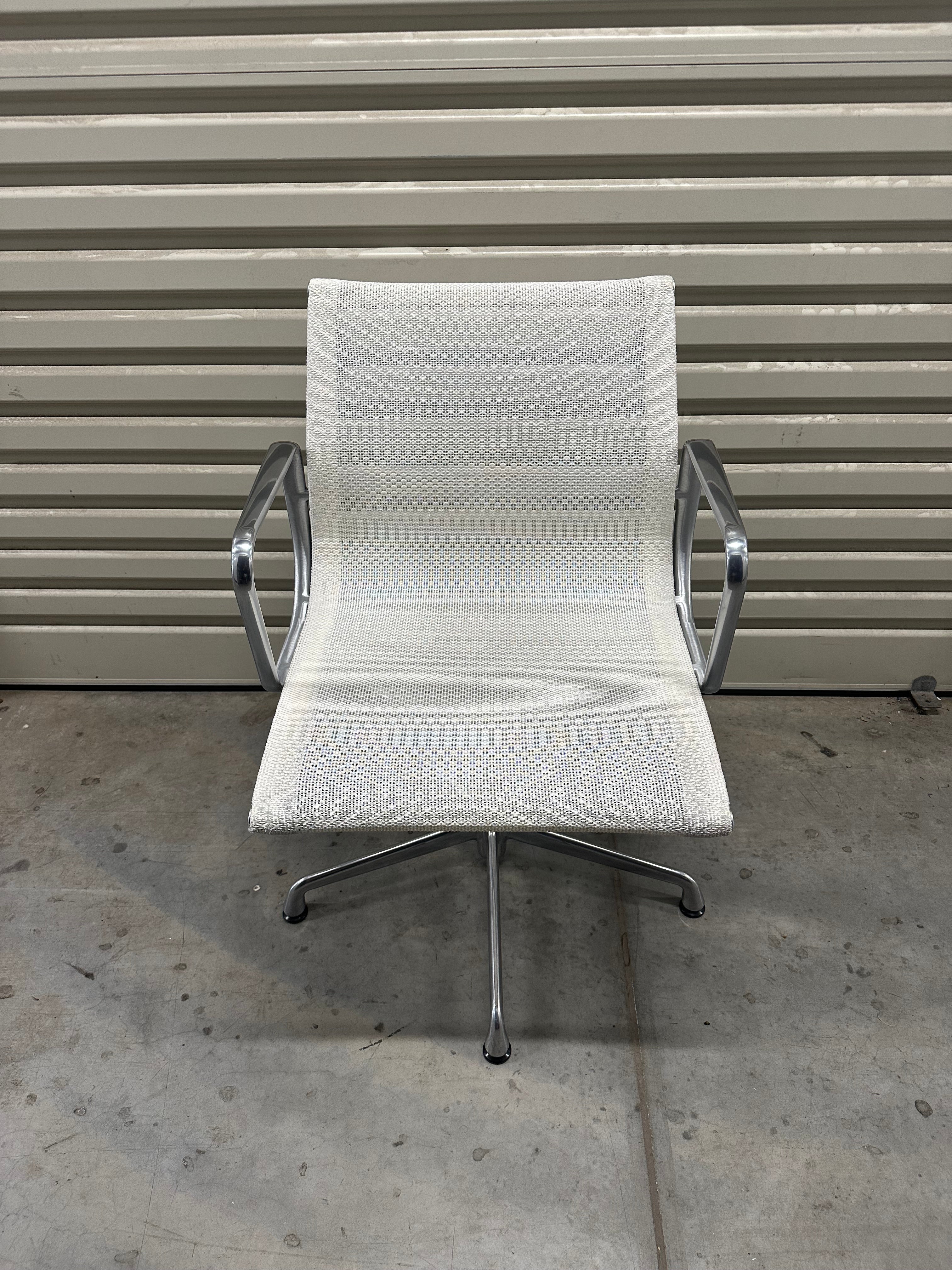 Eames Aluminum Group Executive Management Chair - White Mesh