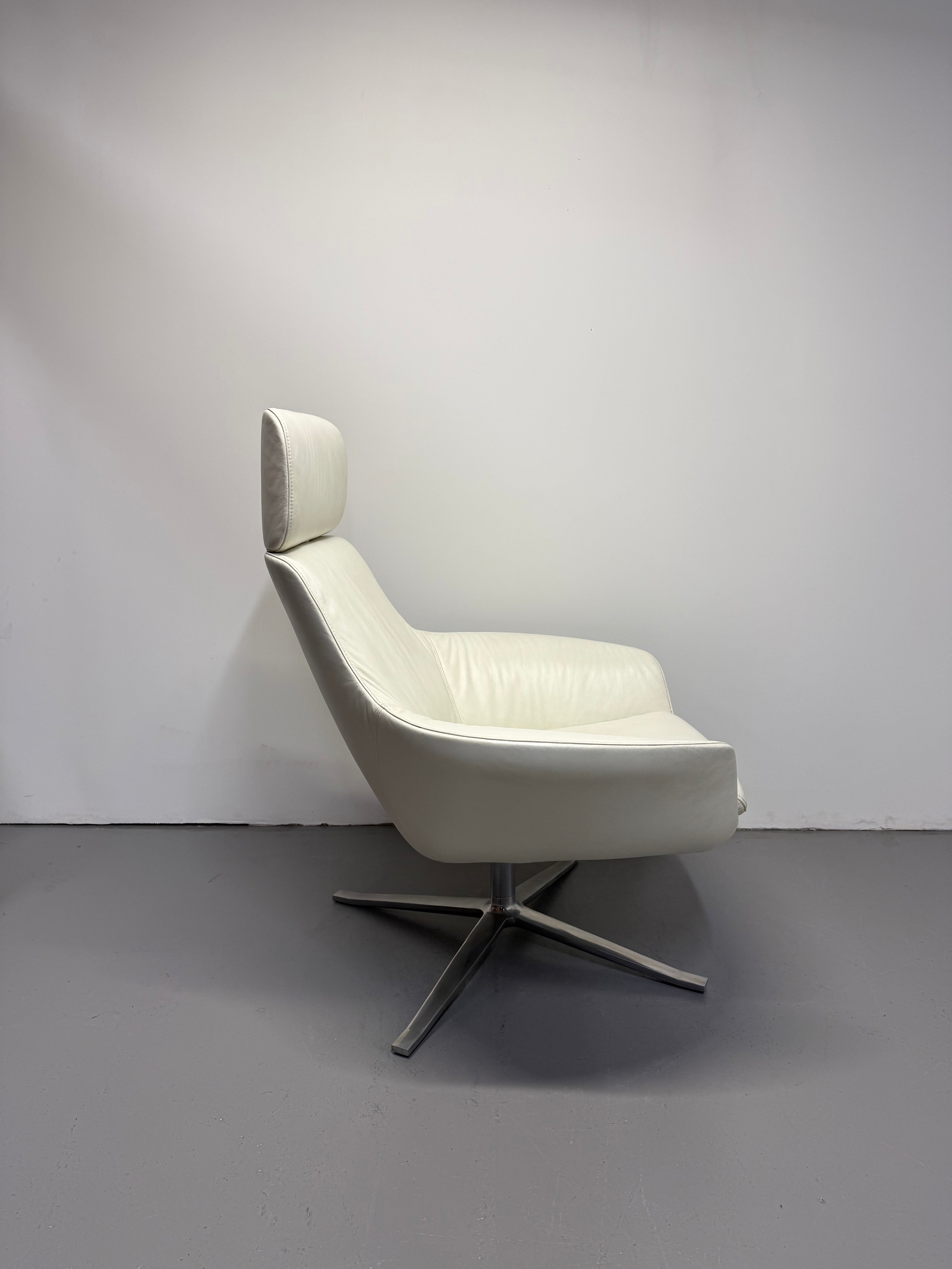 Walter Knoll Oscar Armchair with Headrest – Off-White Leather
