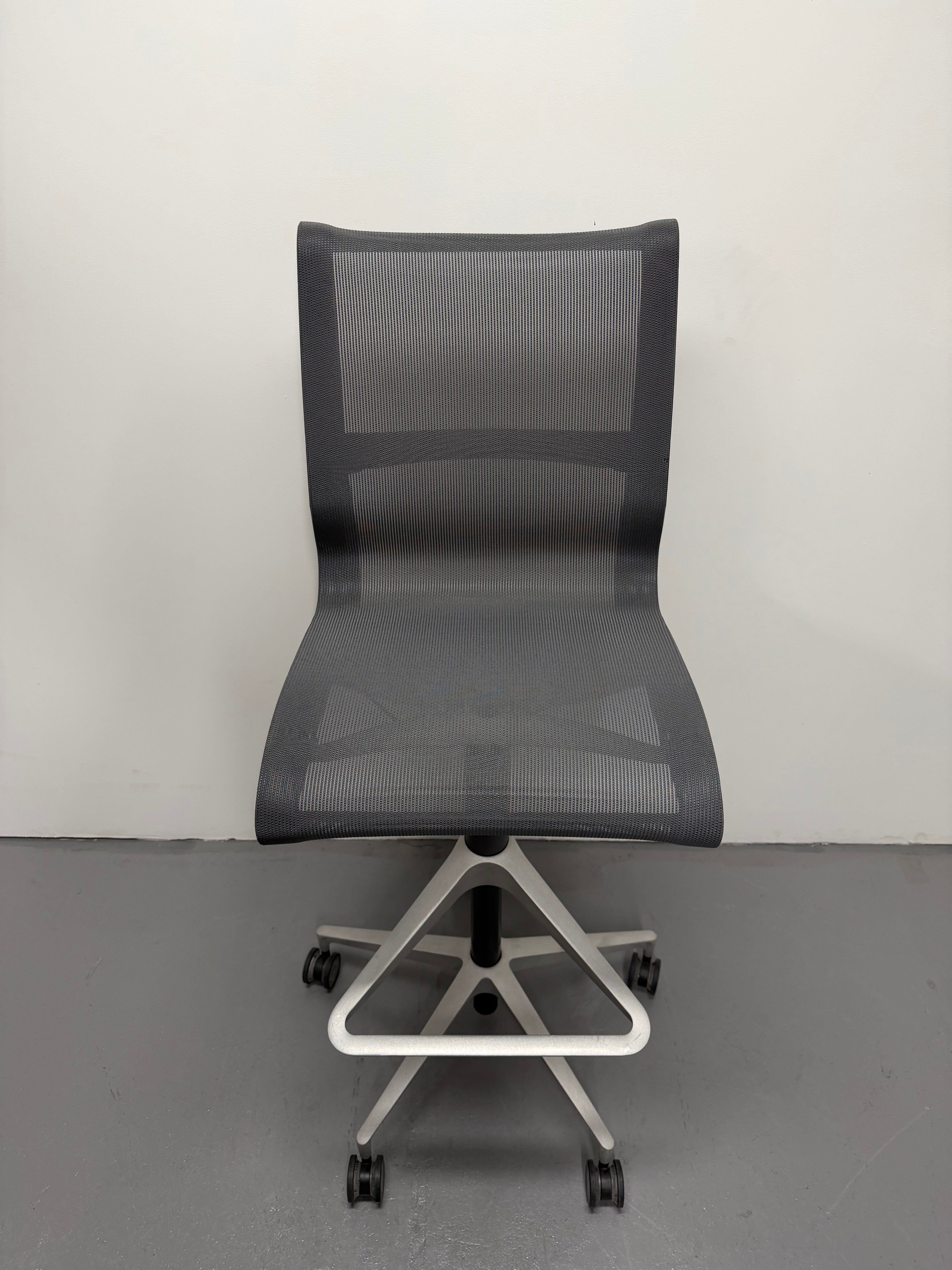 Herman Miller Setu Stool - Armless / Graphite Grey