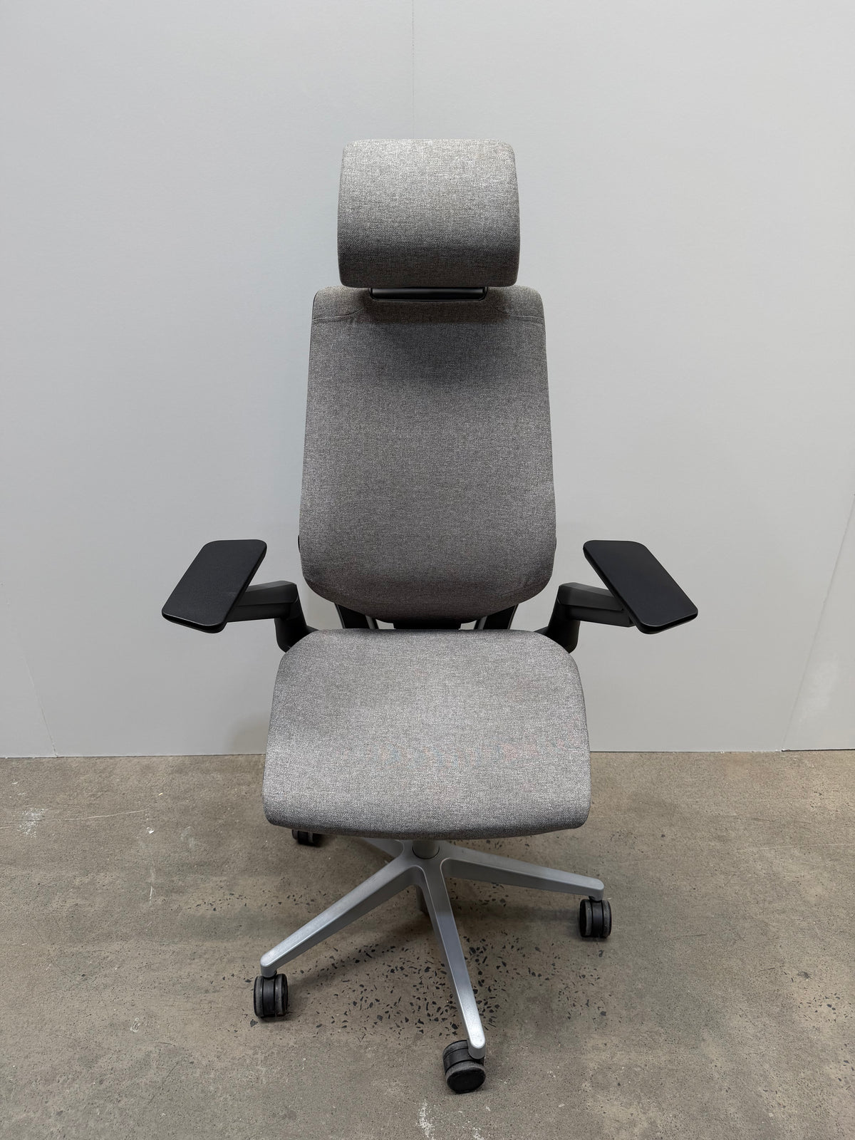 Steelcase Gesture Task Chair with Headrest – Grey Fabric | Ex-Showroom – view 2 – pre-owned