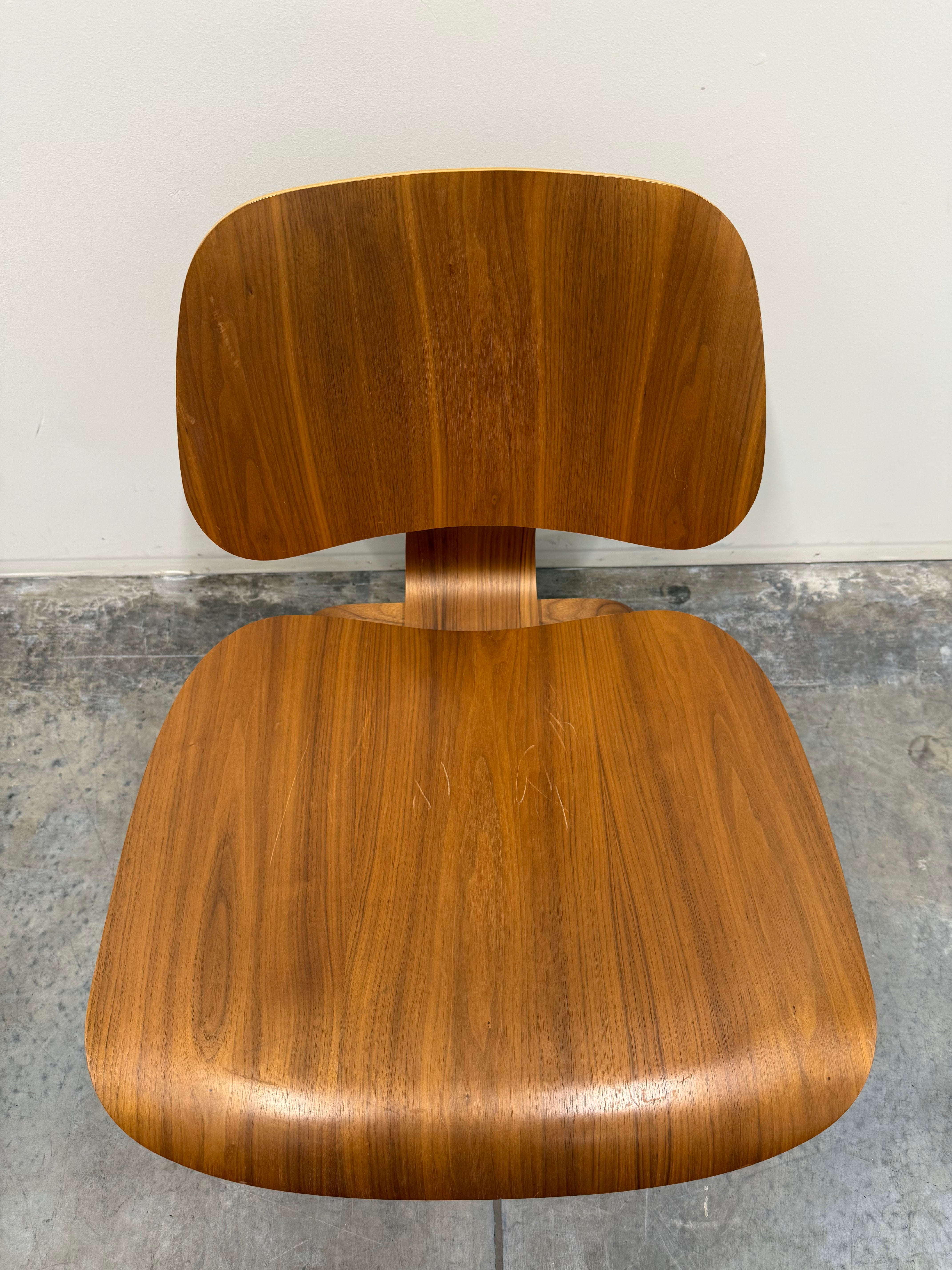 Eames LCW Lounge Chair – Molded Plywood Classic in Walnut Finish